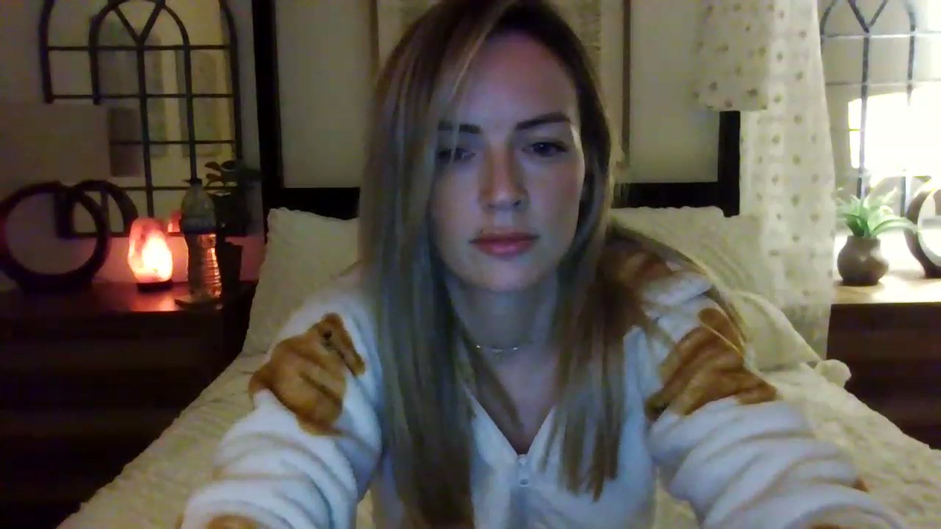 Gallery image thumbnail from Miz_Honey's myfreecams stream on, 08/17/2023, 22:51 image 9 of 20