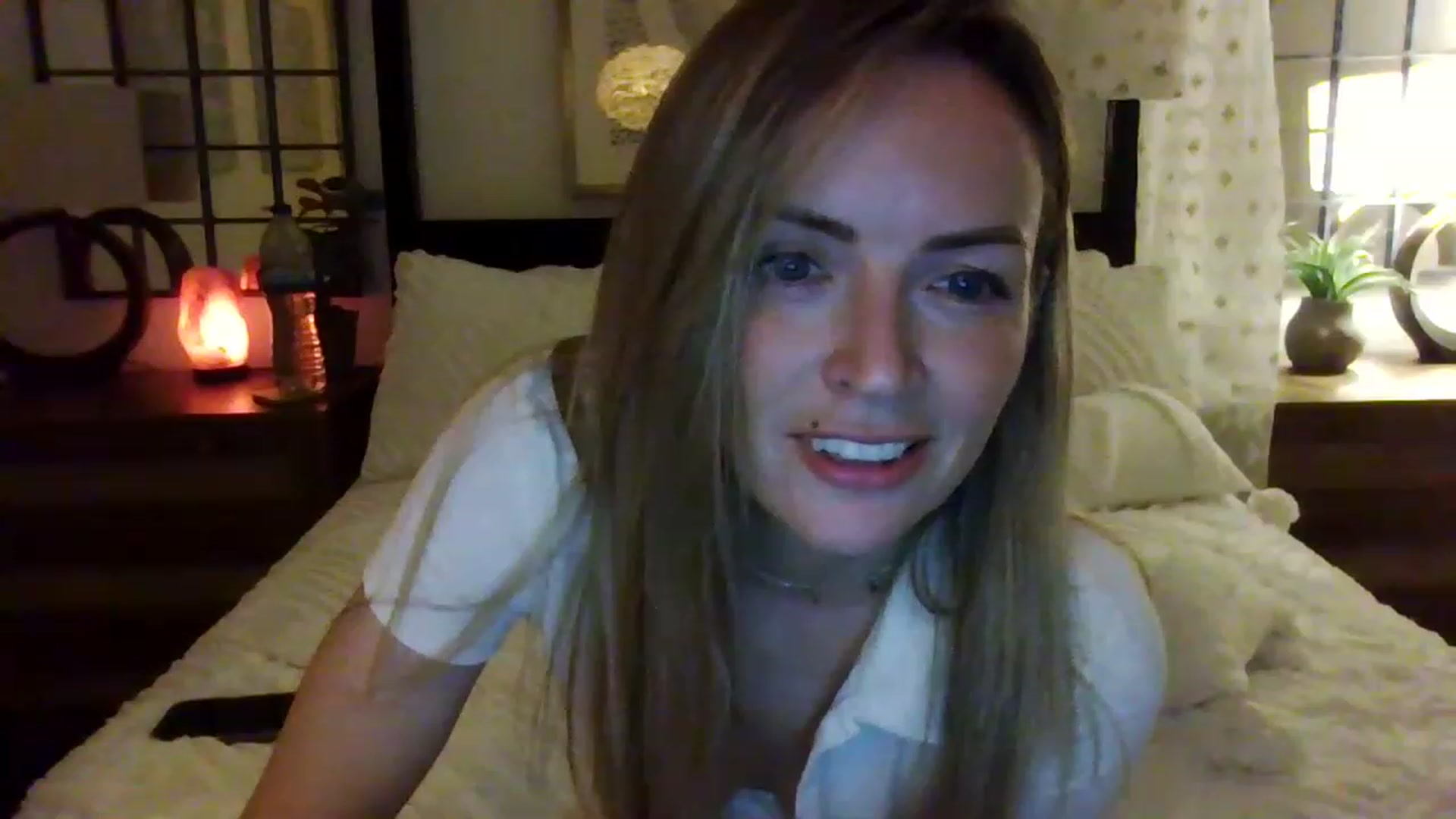 Gallery image thumbnail from Miz_Honey's myfreecams stream on, 08/17/2023, 23:32 image 16 of 20