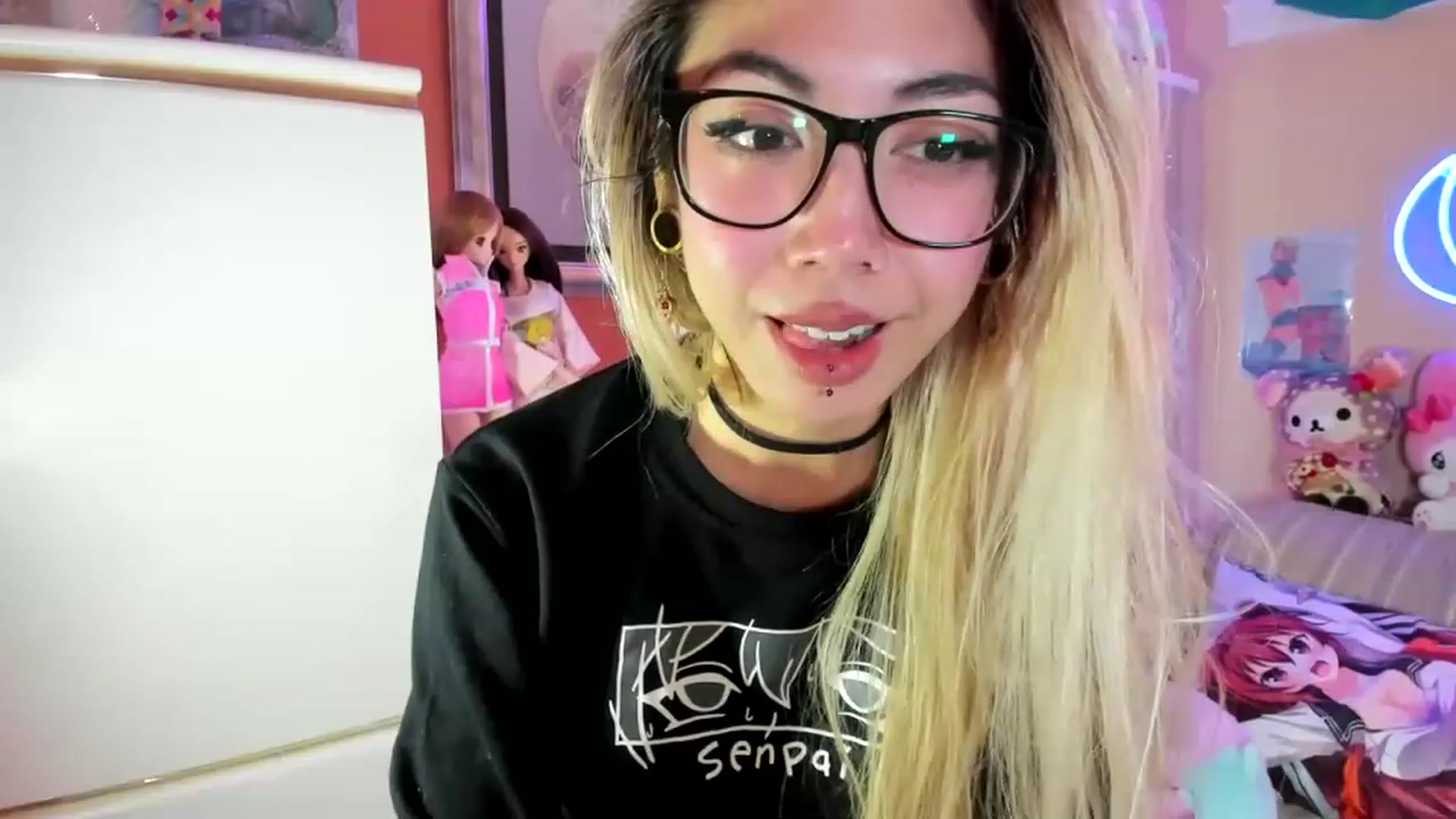 Gallery image thumbnail from MizuChan's myfreecams stream on, 11/28/2022, 08:16 image 10 of 20