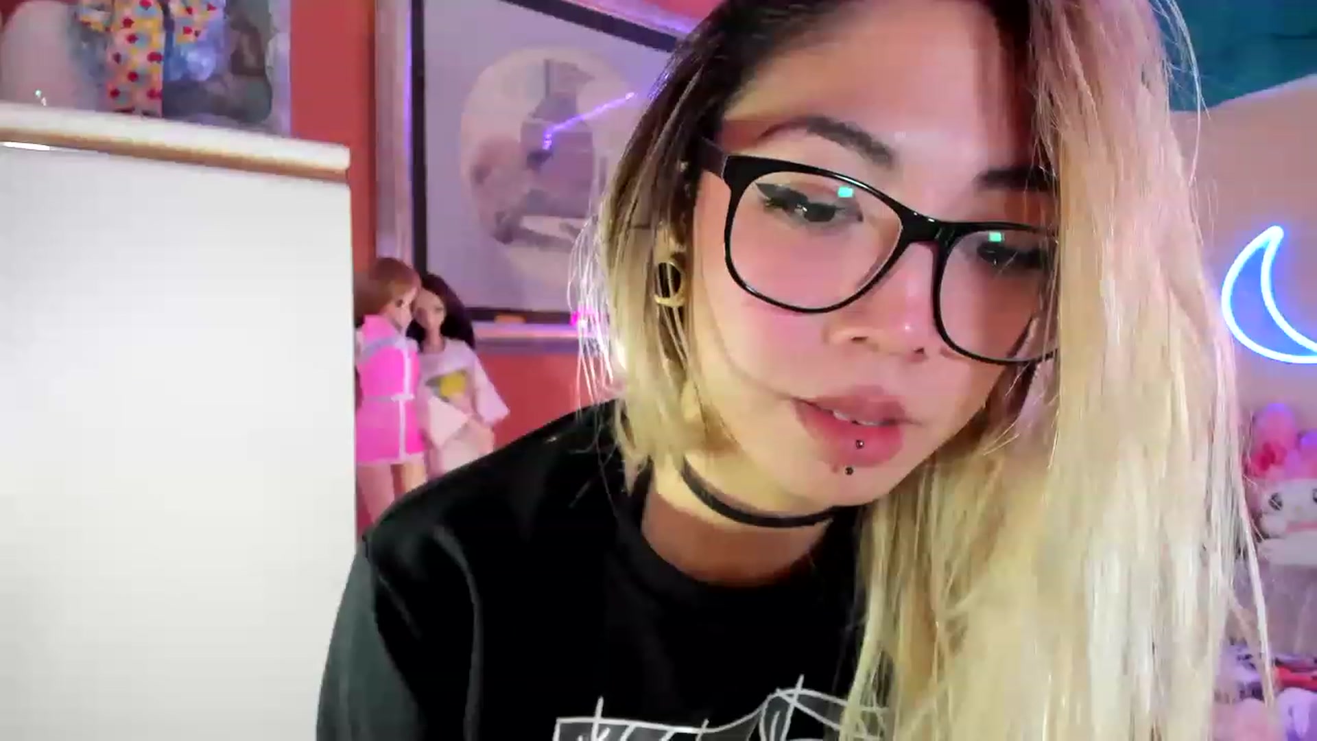 Gallery image thumbnail from MizuChan's myfreecams stream on, 11/28/2022, 08:16 image 9 of 20
