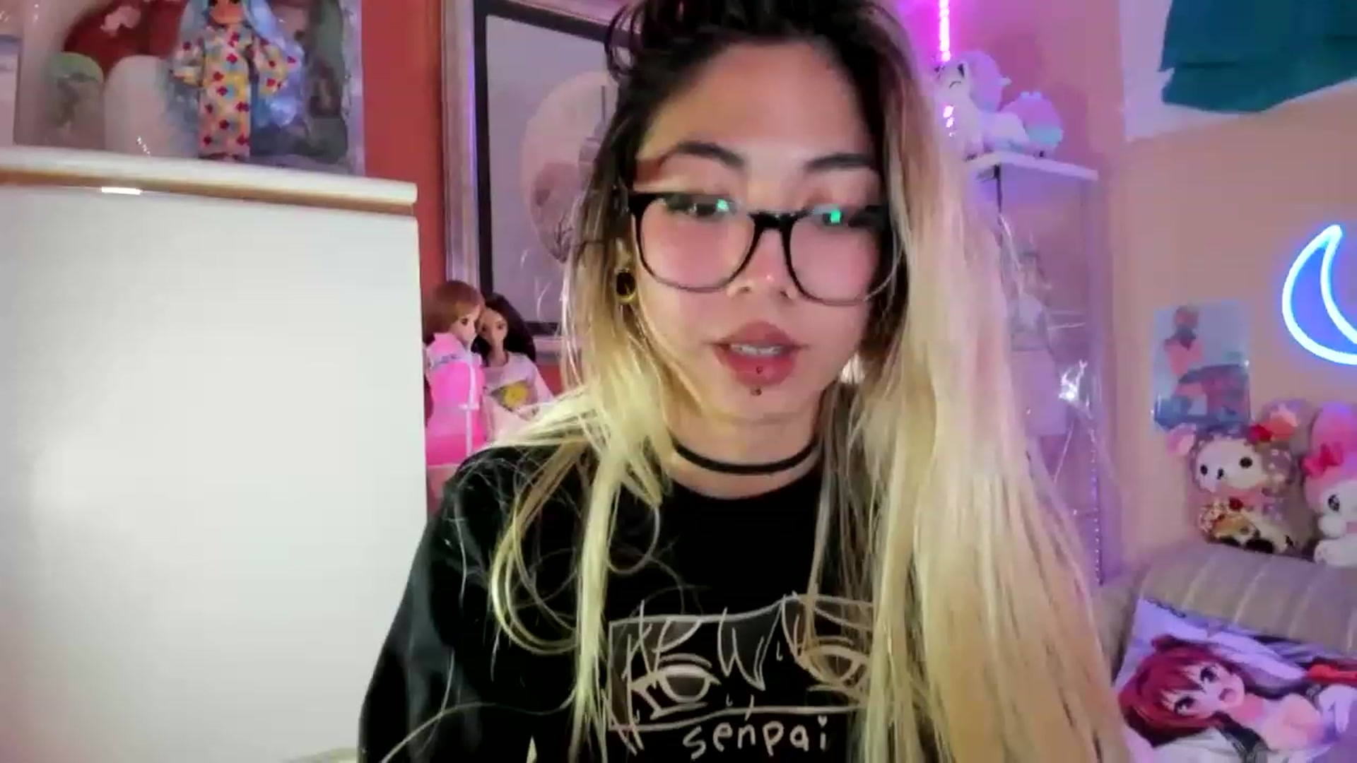 Gallery image thumbnail from MizuChan's myfreecams stream on, 11/28/2022, 08:16 image 16 of 20