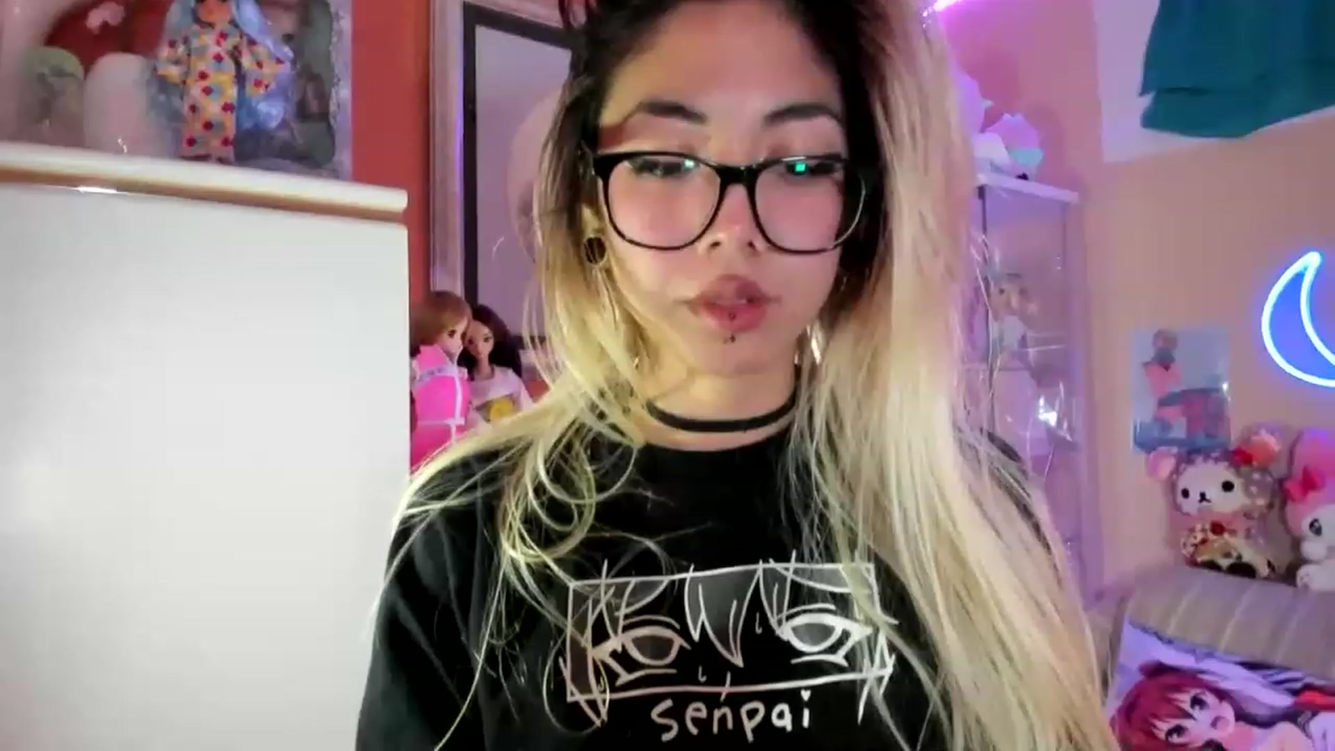 Gallery image thumbnail from MizuChan's myfreecams stream on, 11/28/2022, 08:16 image 13 of 20