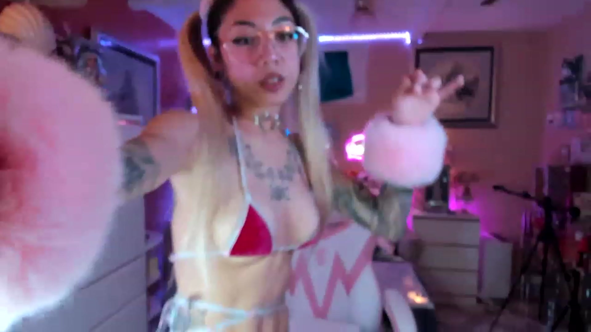 Gallery image thumbnail from MizuChan's myfreecams stream on, 11/29/2022, 06:50 image 12 of 20