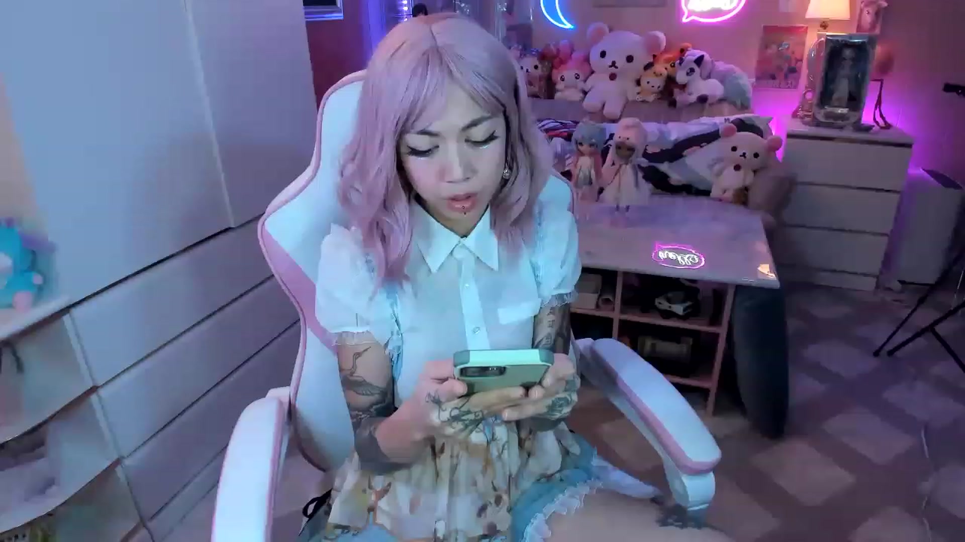 Gallery image thumbnail from MizuChan's myfreecams stream on, 12/04/2022, 10:29 image 15 of 20