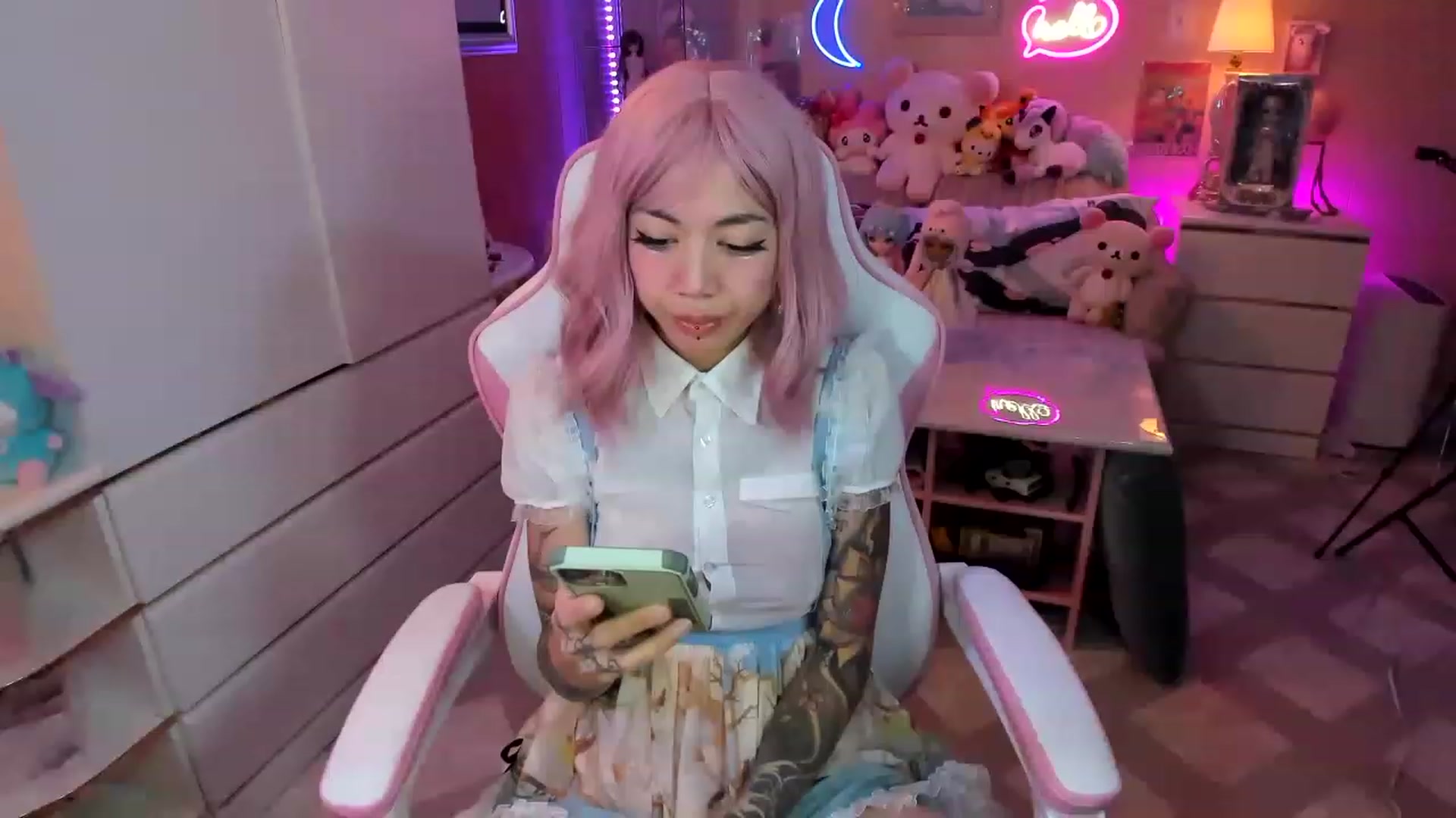 Gallery image thumbnail from MizuChan's myfreecams stream on, 12/04/2022, 10:29 image 8 of 20