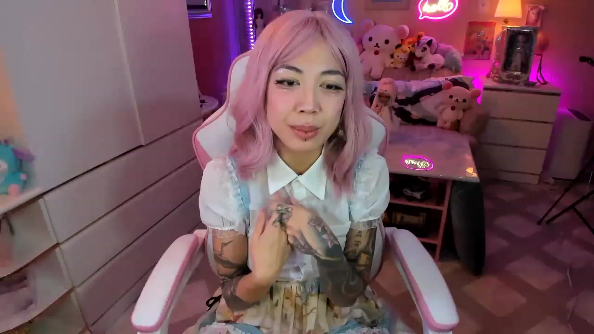 Gallery image thumbnail from MizuChan's myfreecams stream on, 12/04/2022, 10:29 image 10 of 20