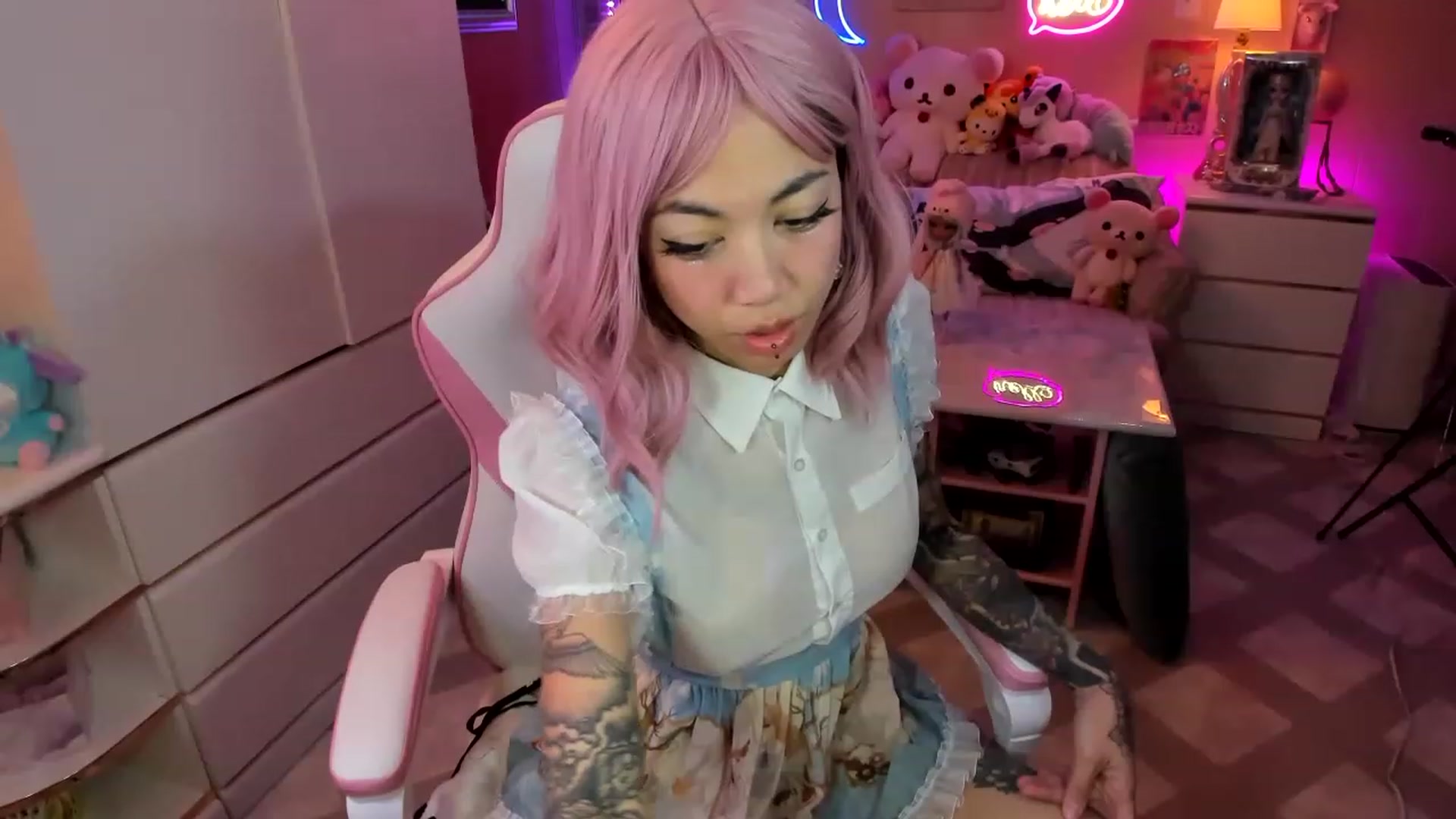 Gallery image thumbnail from MizuChan's myfreecams stream on, 12/04/2022, 10:29 image 12 of 20