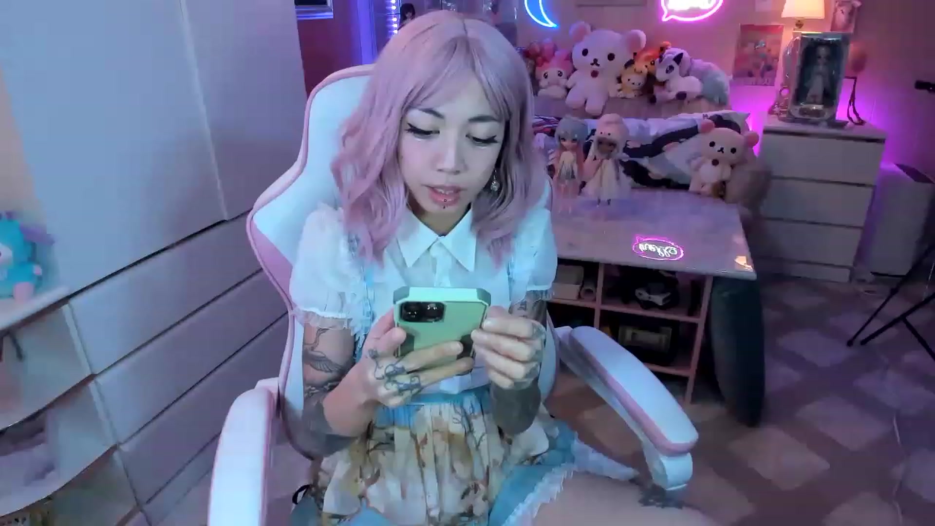 Gallery image thumbnail from MizuChan's myfreecams stream on, 12/04/2022, 10:29 image 16 of 20