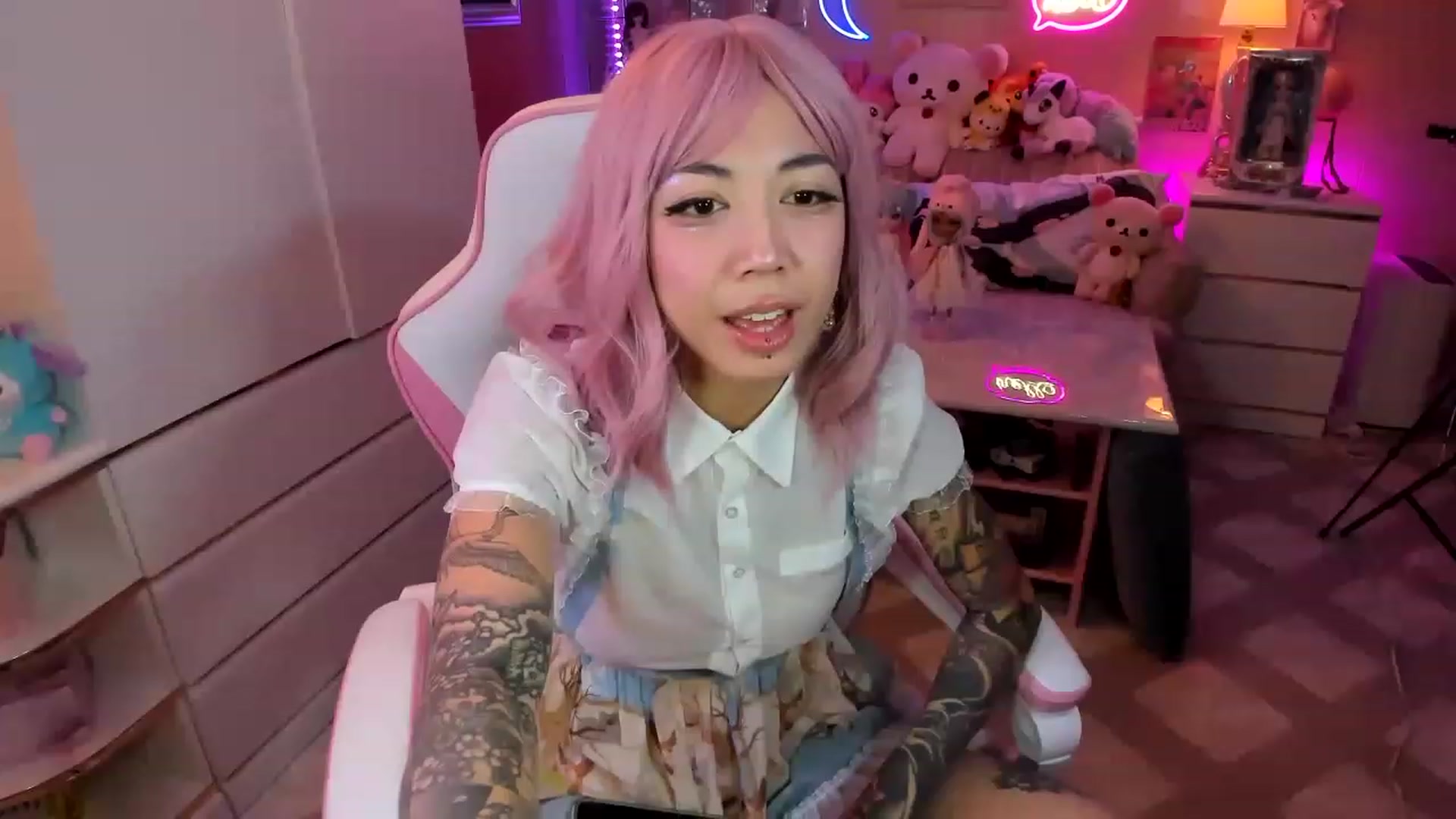 Gallery image thumbnail from MizuChan's myfreecams stream on, 12/04/2022, 10:29 image 17 of 20