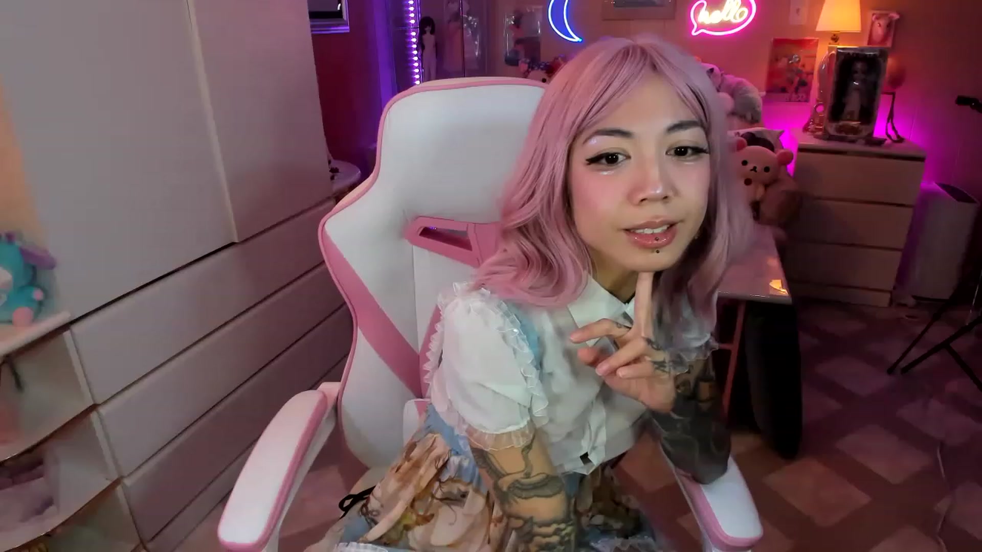 Gallery image thumbnail from MizuChan's myfreecams stream on, 12/04/2022, 10:29 image 9 of 20