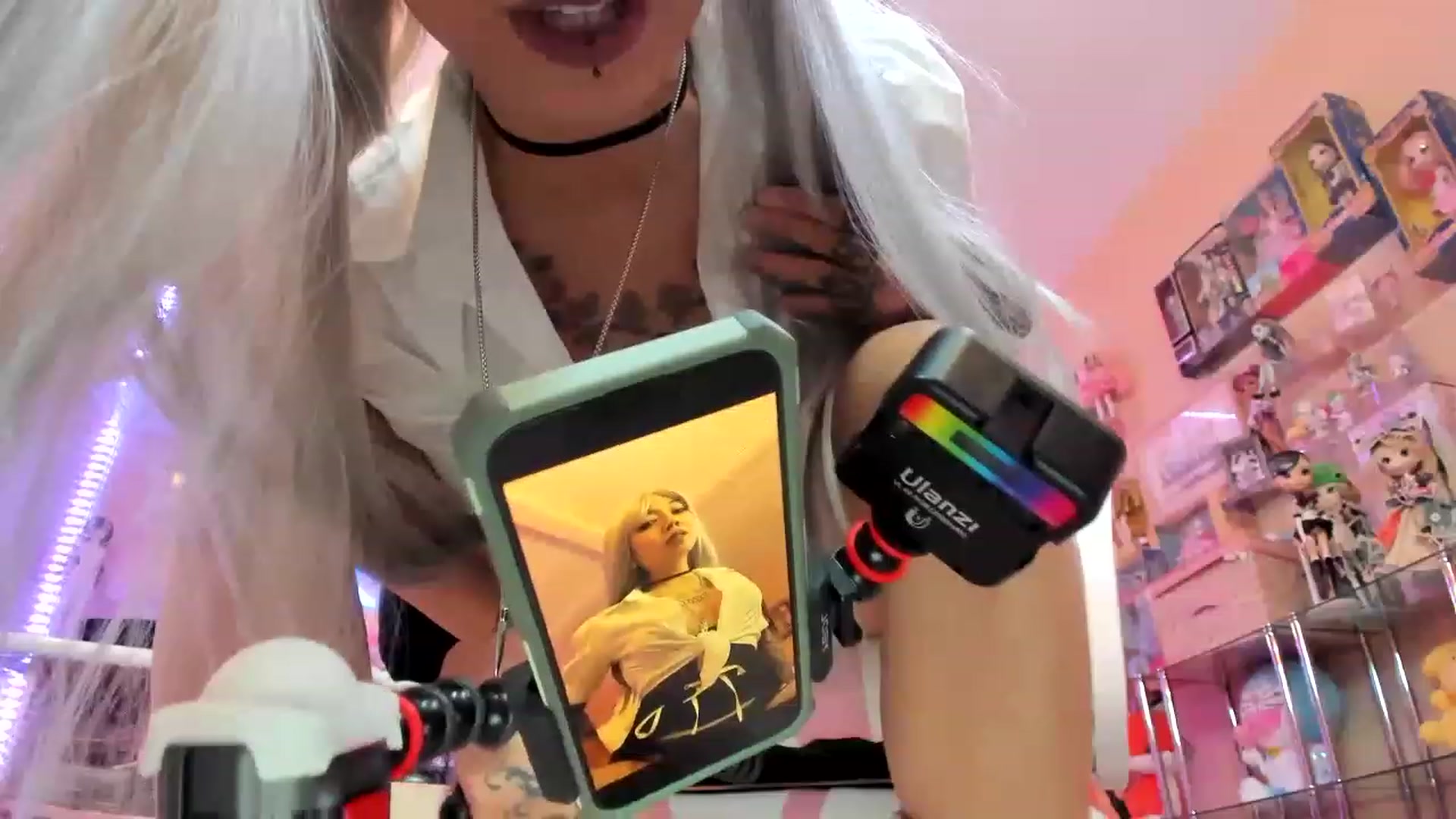 Gallery image thumbnail from MizuChan's myfreecams stream on, 12/05/2022, 07:41 image 14 of 20