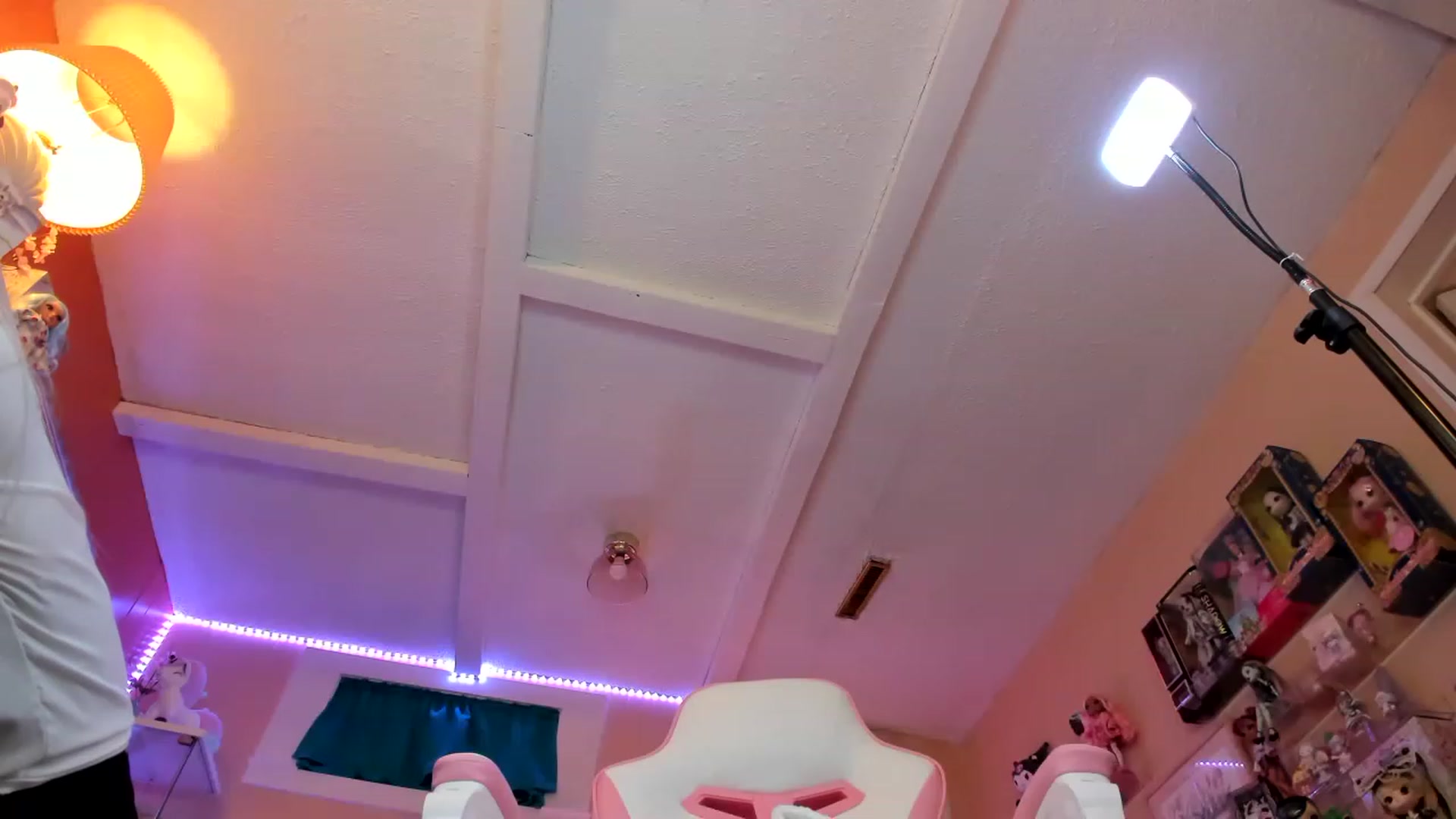 Gallery image thumbnail from MizuChan's myfreecams stream on, 12/05/2022, 07:41 image 16 of 20