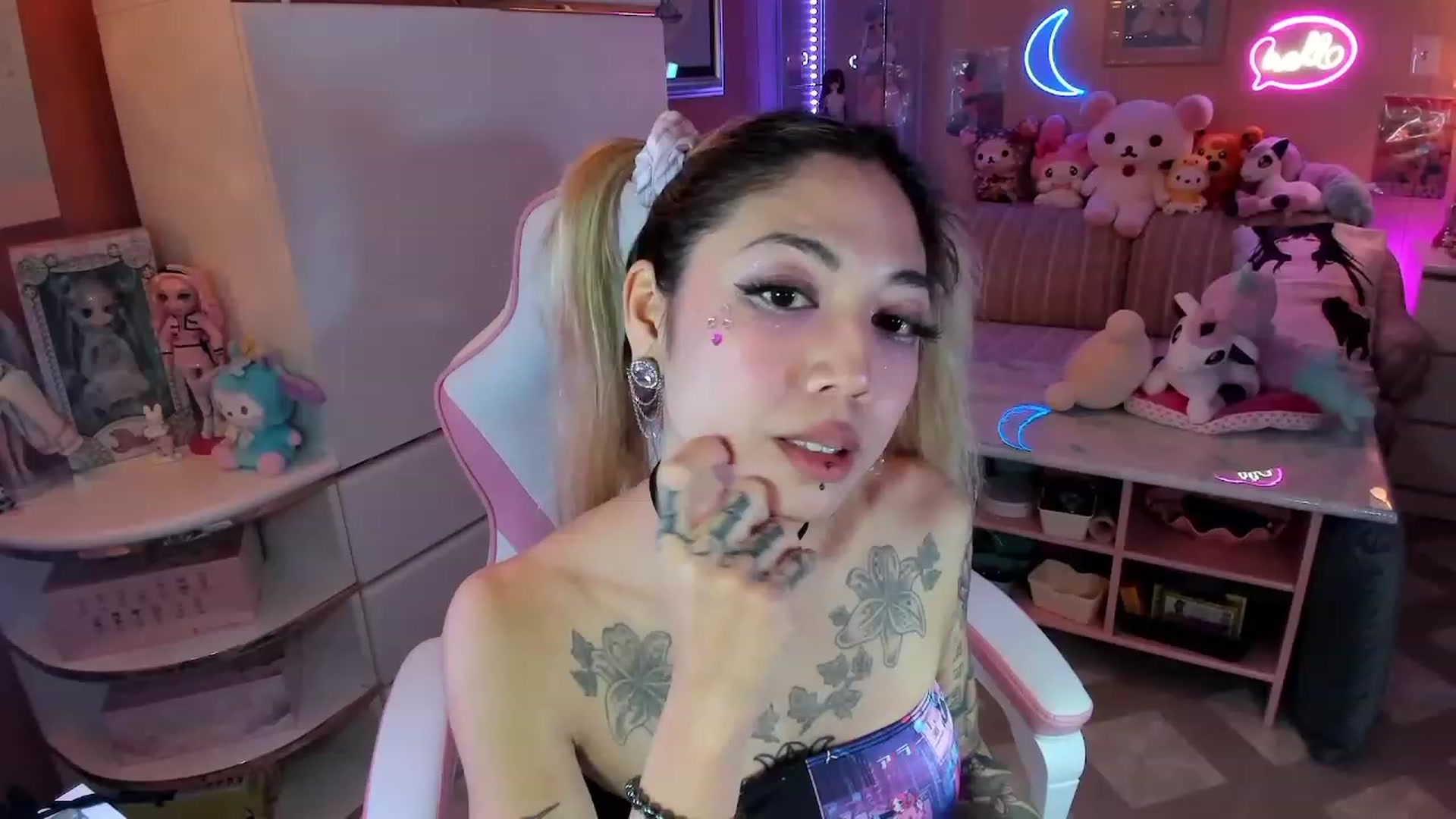 Gallery image thumbnail from MizuChan's myfreecams stream on, 12/07/2022, 10:06 image 20 of 20
