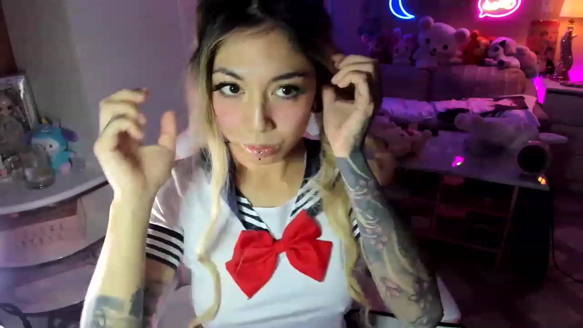 Gallery image thumbnail from MizuChan's myfreecams stream on, 02/18/2023, 10:33 image 20 of 20