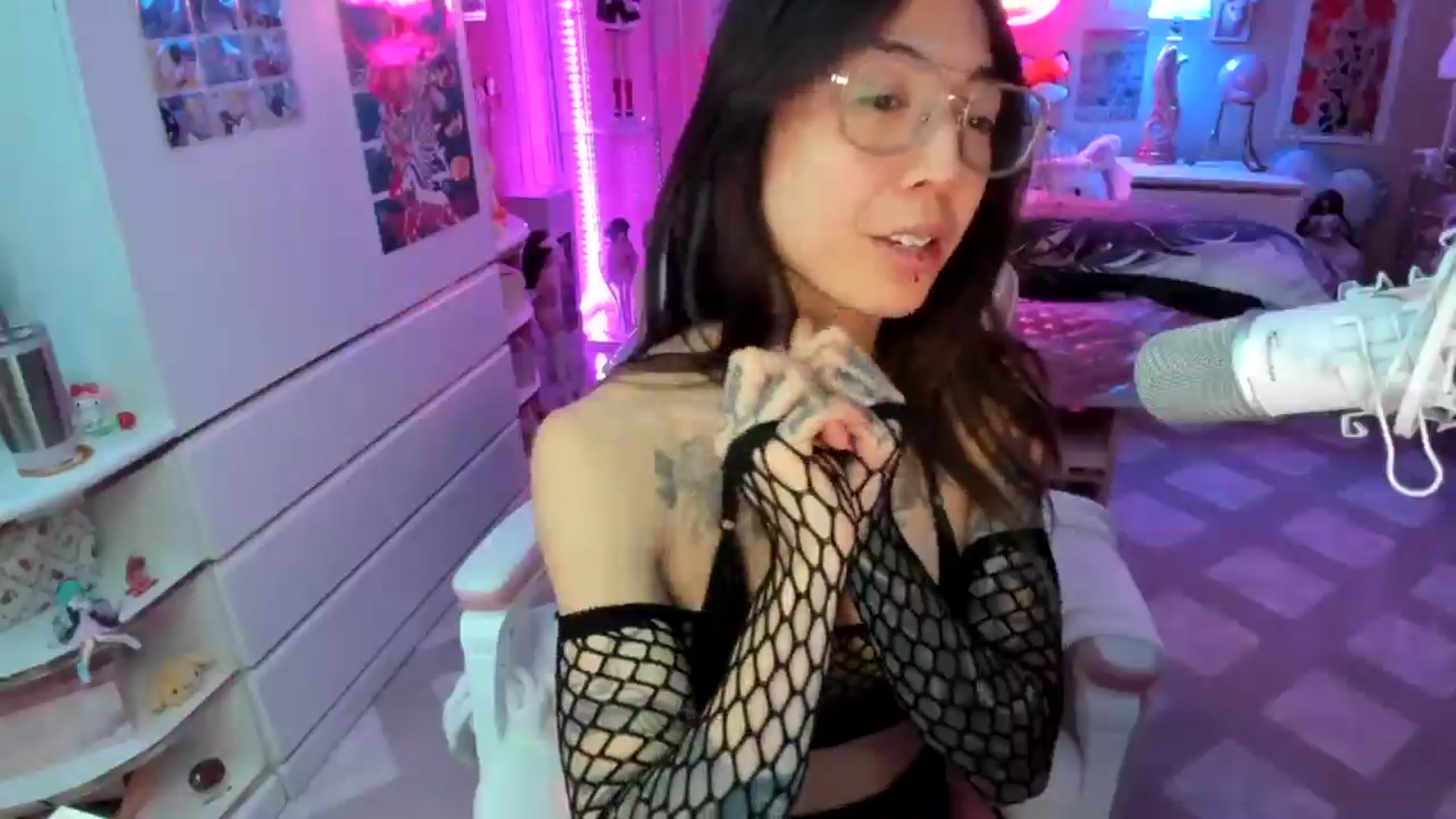 Gallery image thumbnail from MizuChan's myfreecams stream on, 11/25/2024, 10:06 image 20 of 20