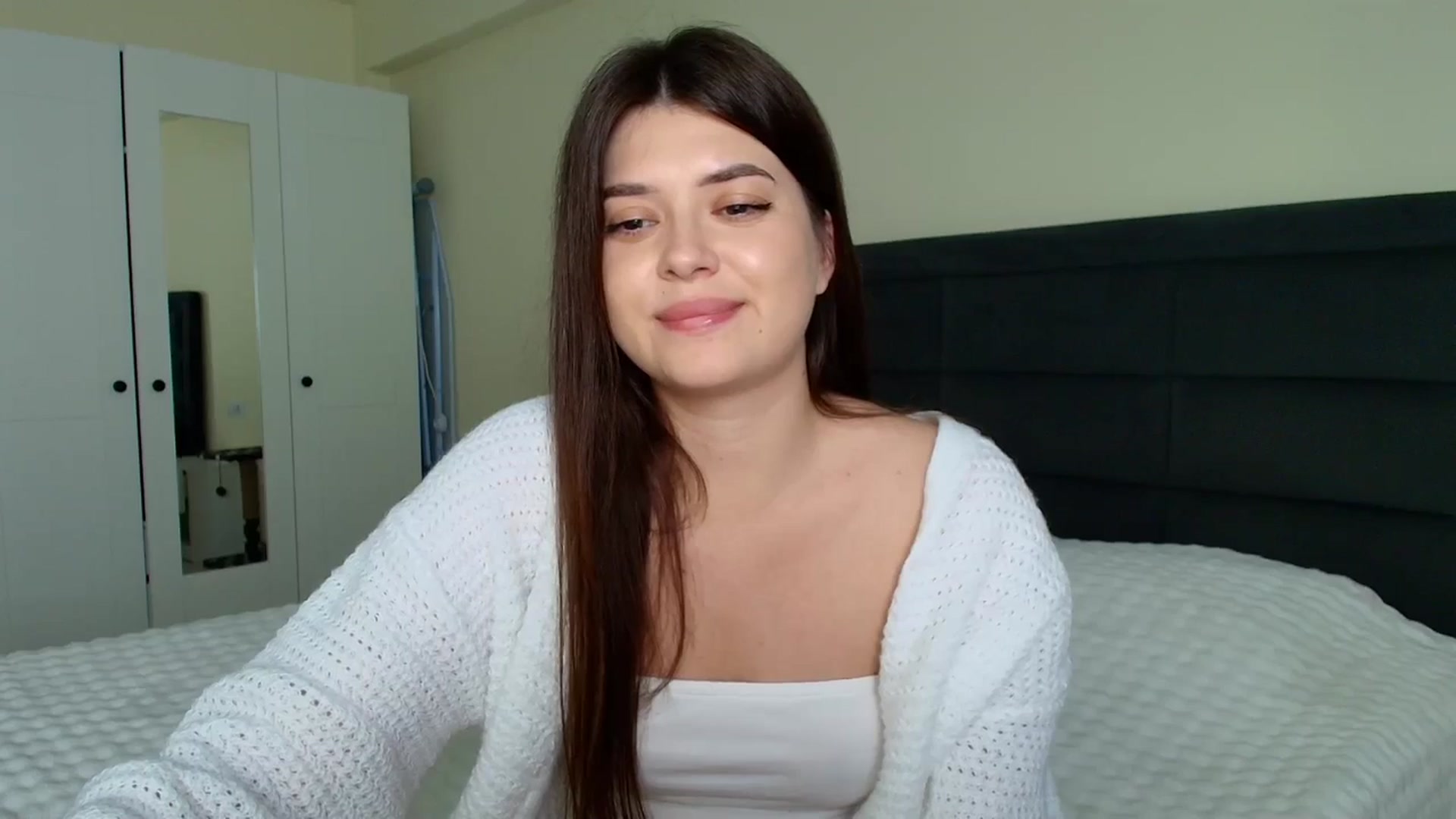 Gallery image thumbnail from Mlsweetie's myfreecams stream on, 10/25/2025, 20:25 image 6 of 20
