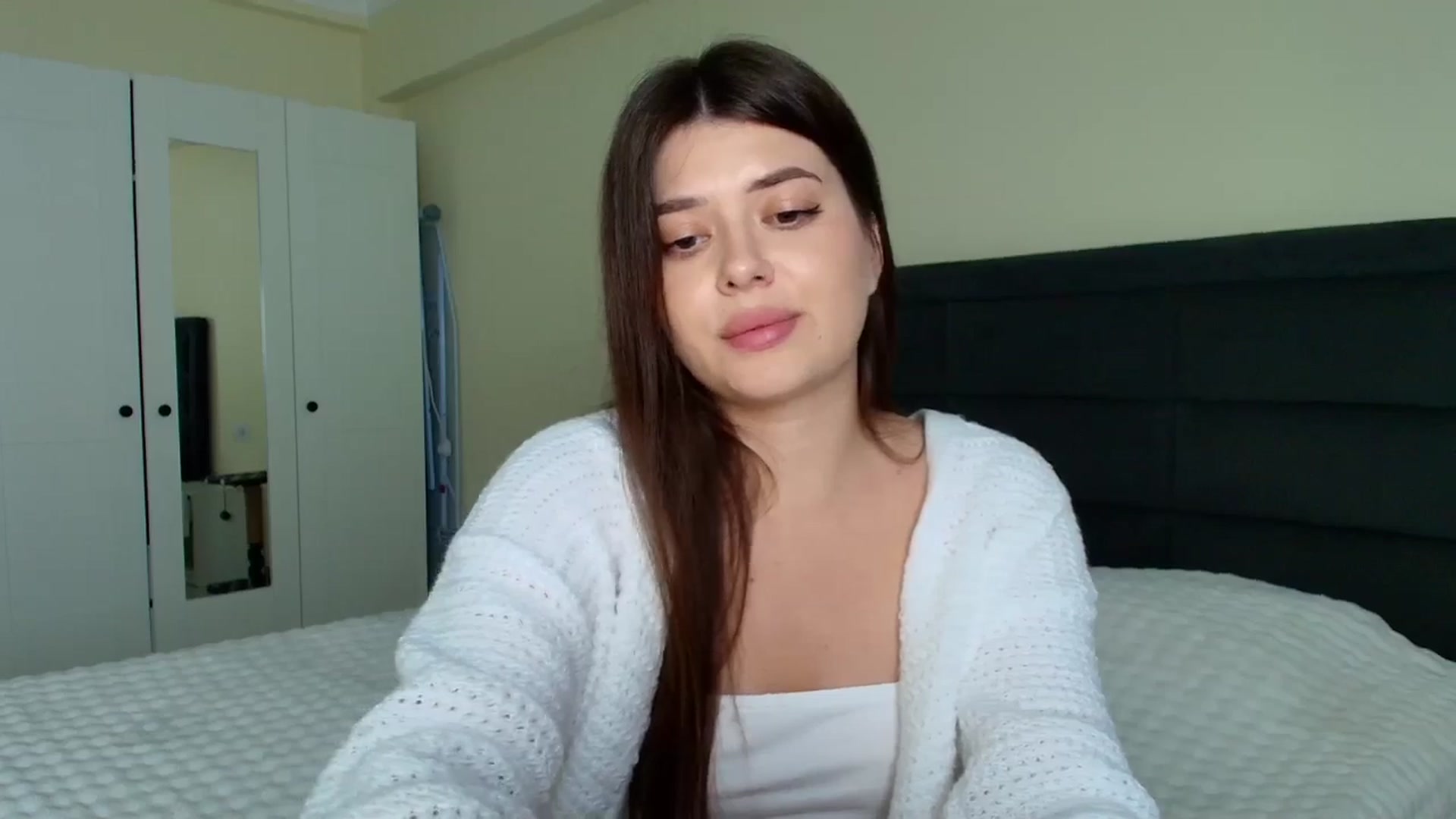 Gallery image thumbnail from Mlsweetie's myfreecams stream on, 10/25/2025, 20:25 image 8 of 20