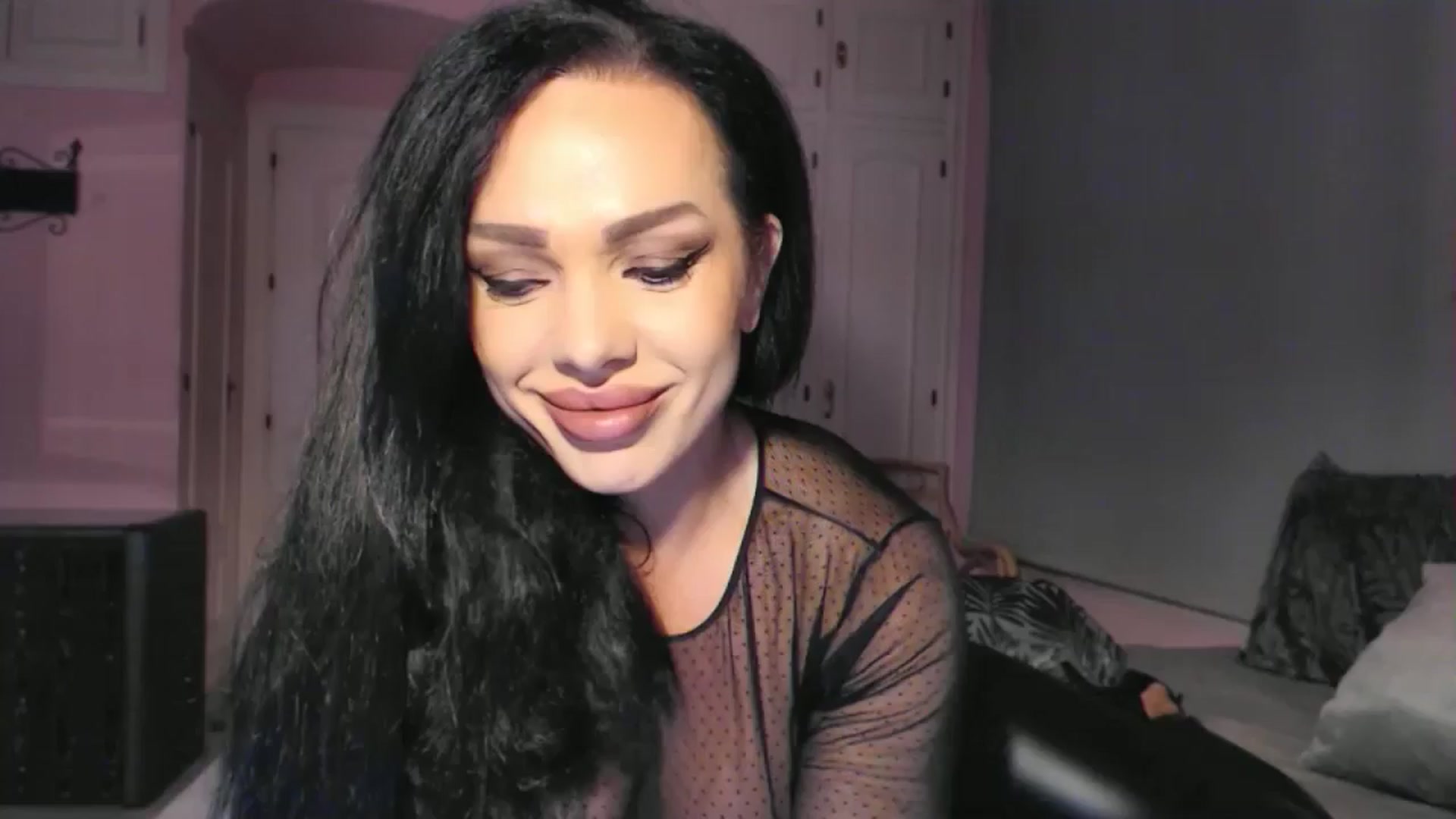 Gallery image thumbnail from Mmmgirl's myfreecams stream on, 04/20/2025, 22:00 image 1 of 20
