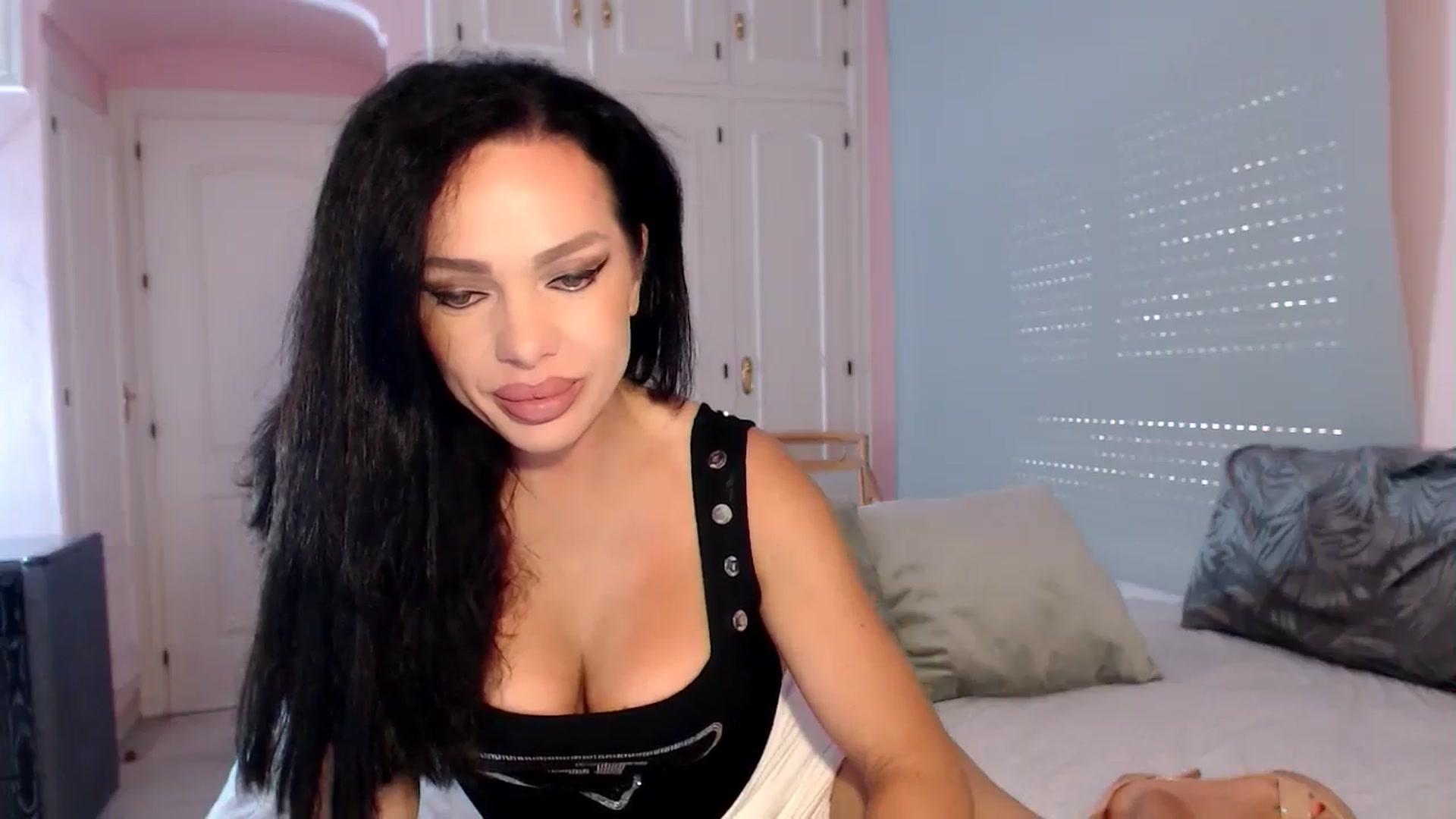 Gallery image thumbnail from Mmmgirl's myfreecams stream on, 05/08/2025, 18:10 image 9 of 20
