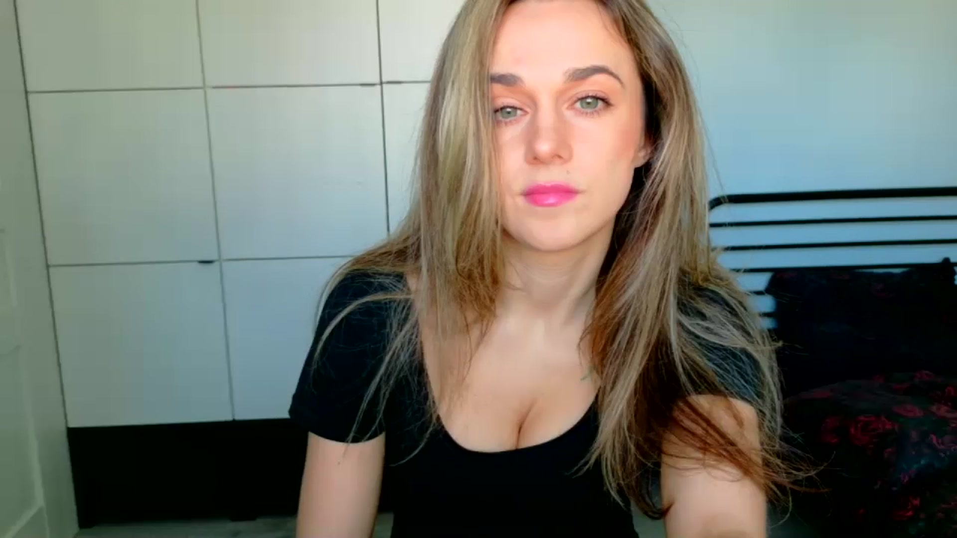 Gallery image thumbnail from Mmminnie's myfreecams stream on, 04/01/2026, 14:29 image 6 of 20