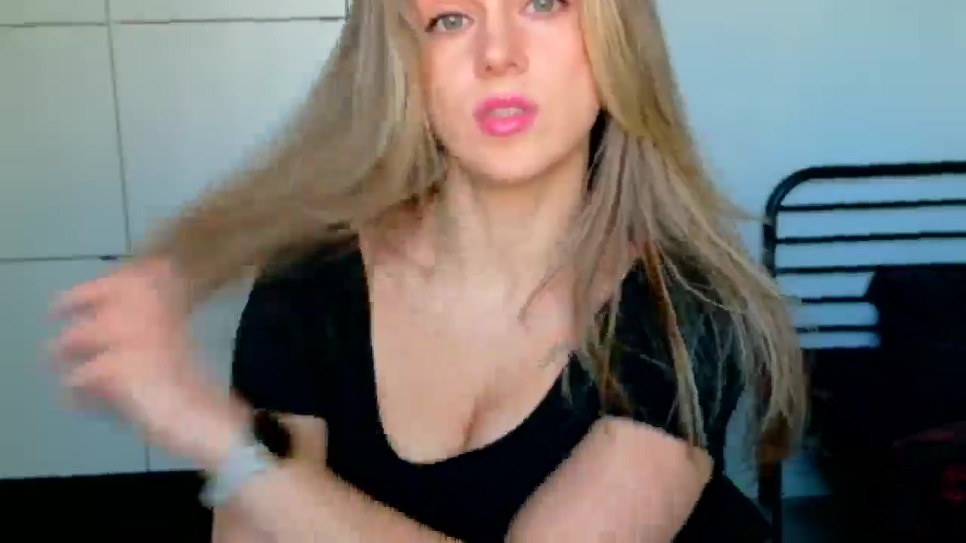 Gallery image thumbnail from Mmminnie's myfreecams stream on, 04/01/2026, 14:29 image 20 of 20