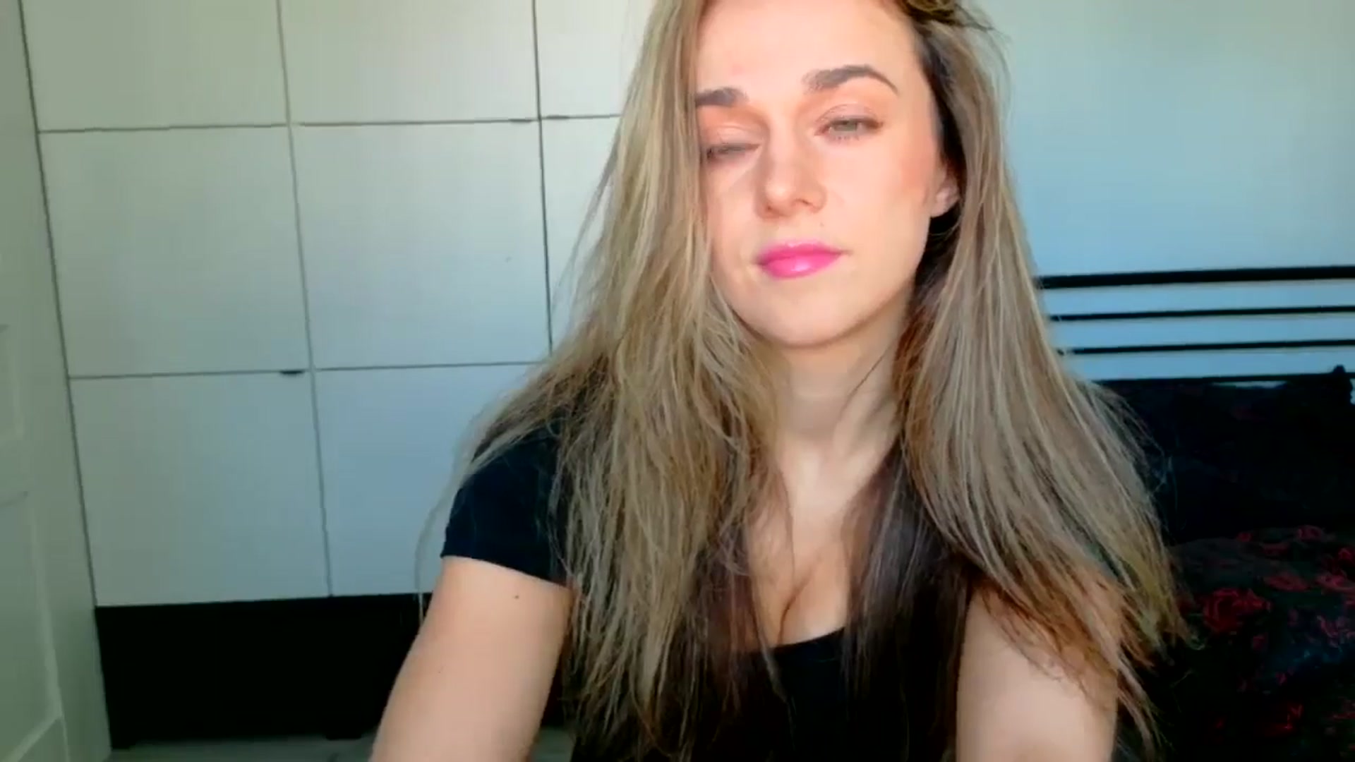 Gallery image thumbnail from Mmminnie's myfreecams stream on, 04/01/2026, 14:29 image 2 of 20