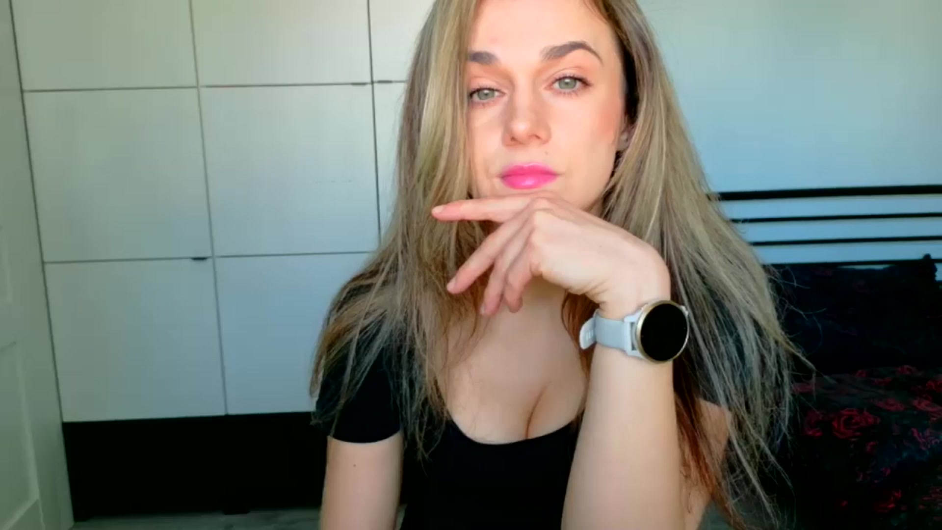 Gallery image thumbnail from Mmminnie's myfreecams stream on, 04/01/2026, 14:29 image 10 of 20
