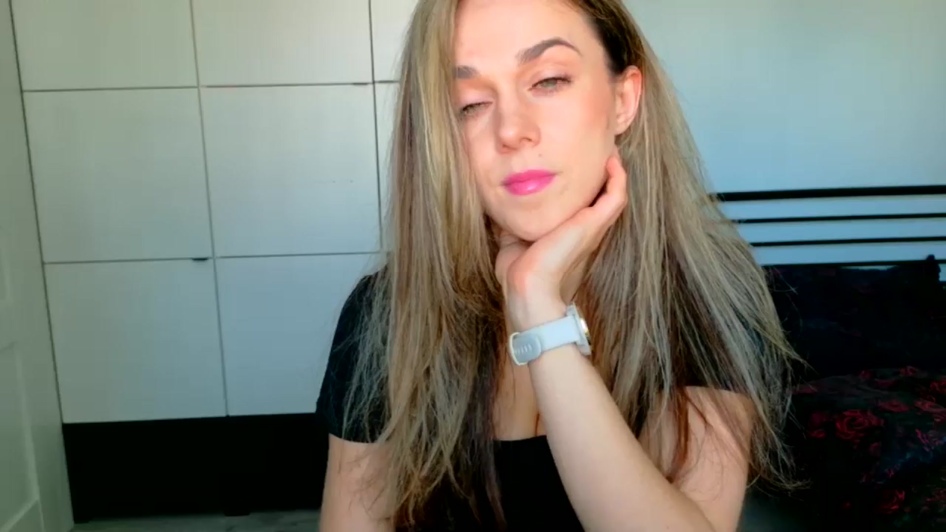 Gallery image thumbnail from Mmminnie's myfreecams stream on, 04/01/2026, 14:29 image 13 of 20