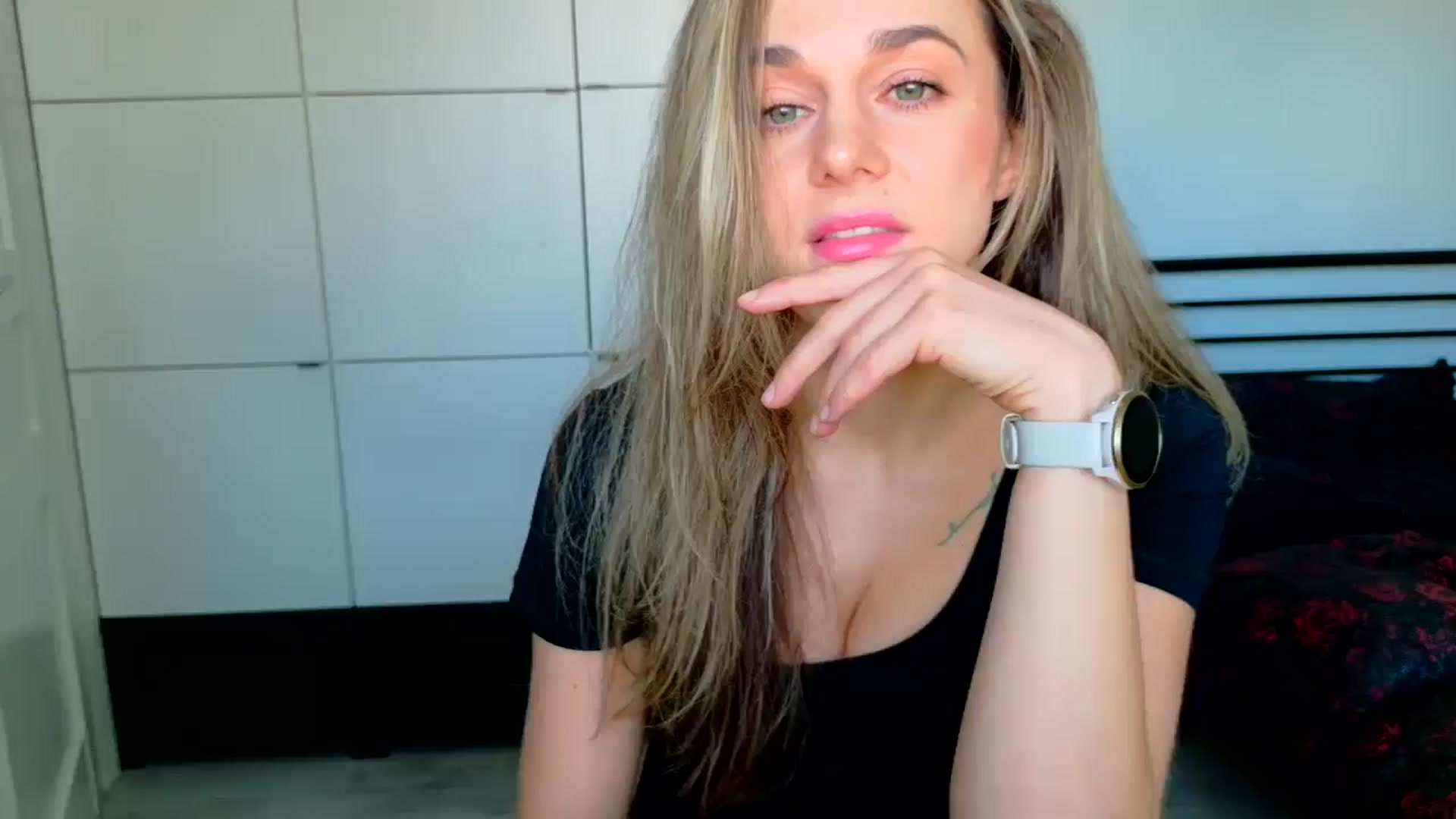 Gallery image thumbnail from Mmminnie's myfreecams stream on, 04/01/2026, 15:27 image 5 of 20
