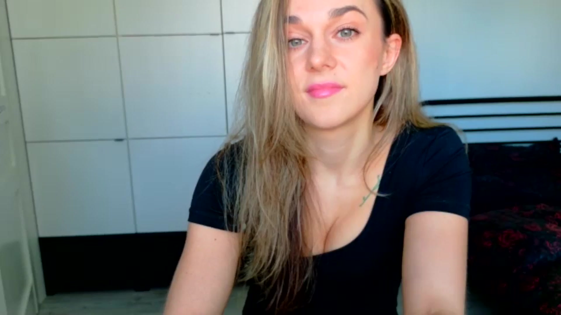 Gallery image thumbnail from Mmminnie's myfreecams stream on, 04/01/2026, 15:27 image 4 of 20
