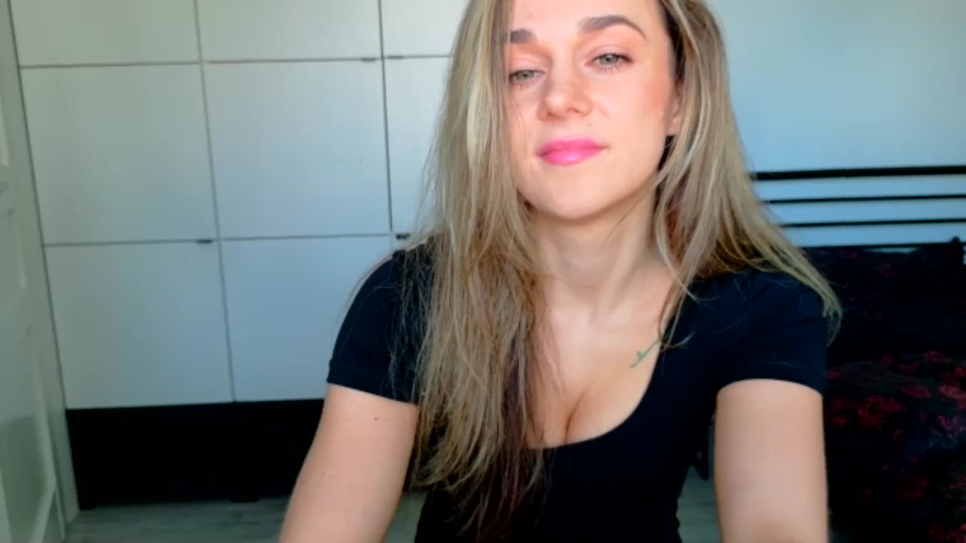 Gallery image thumbnail from Mmminnie's myfreecams stream on, 04/01/2026, 15:27 image 10 of 20