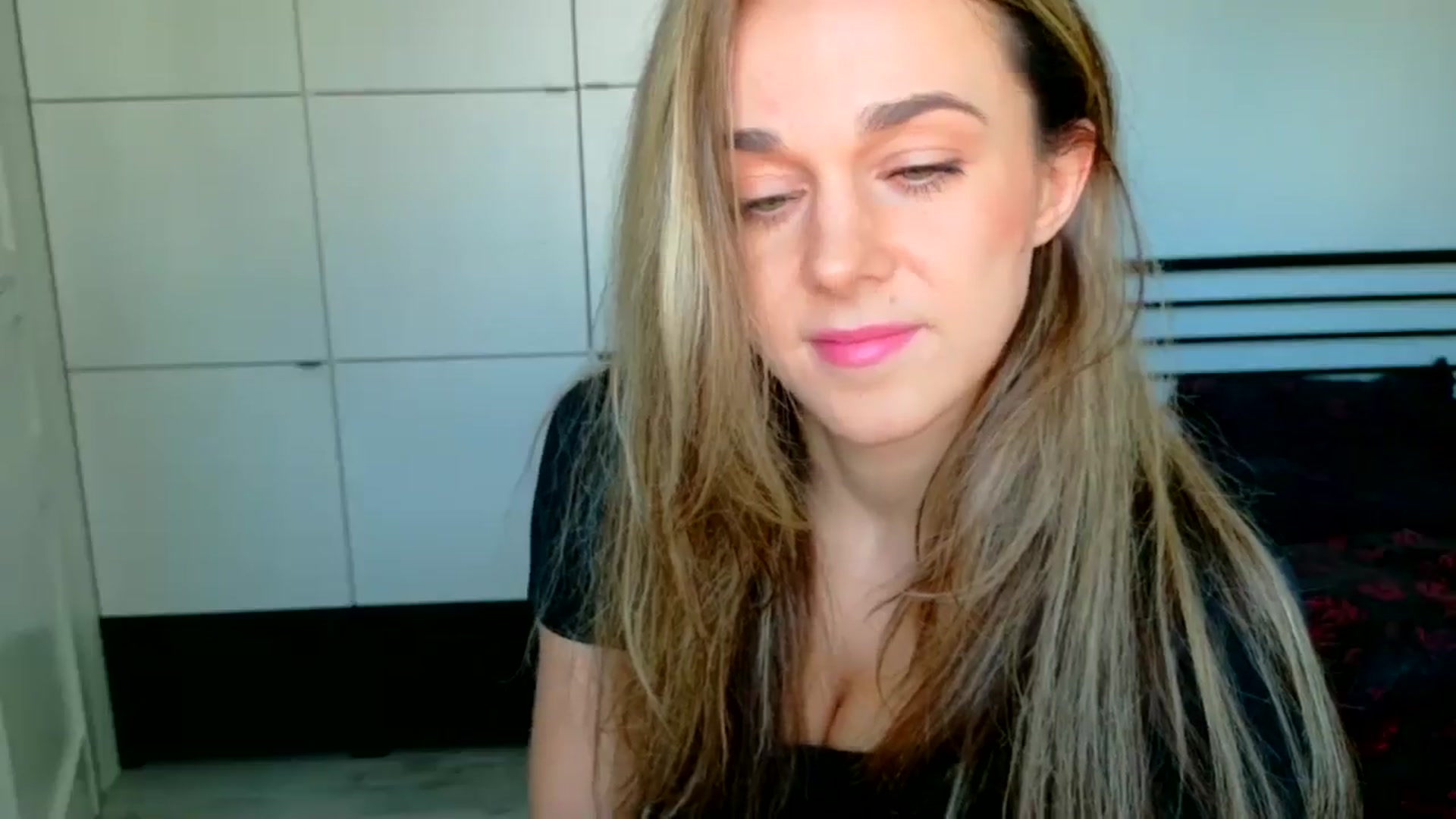 Gallery image thumbnail from Mmminnie's myfreecams stream on, 04/01/2026, 15:27 image 14 of 20