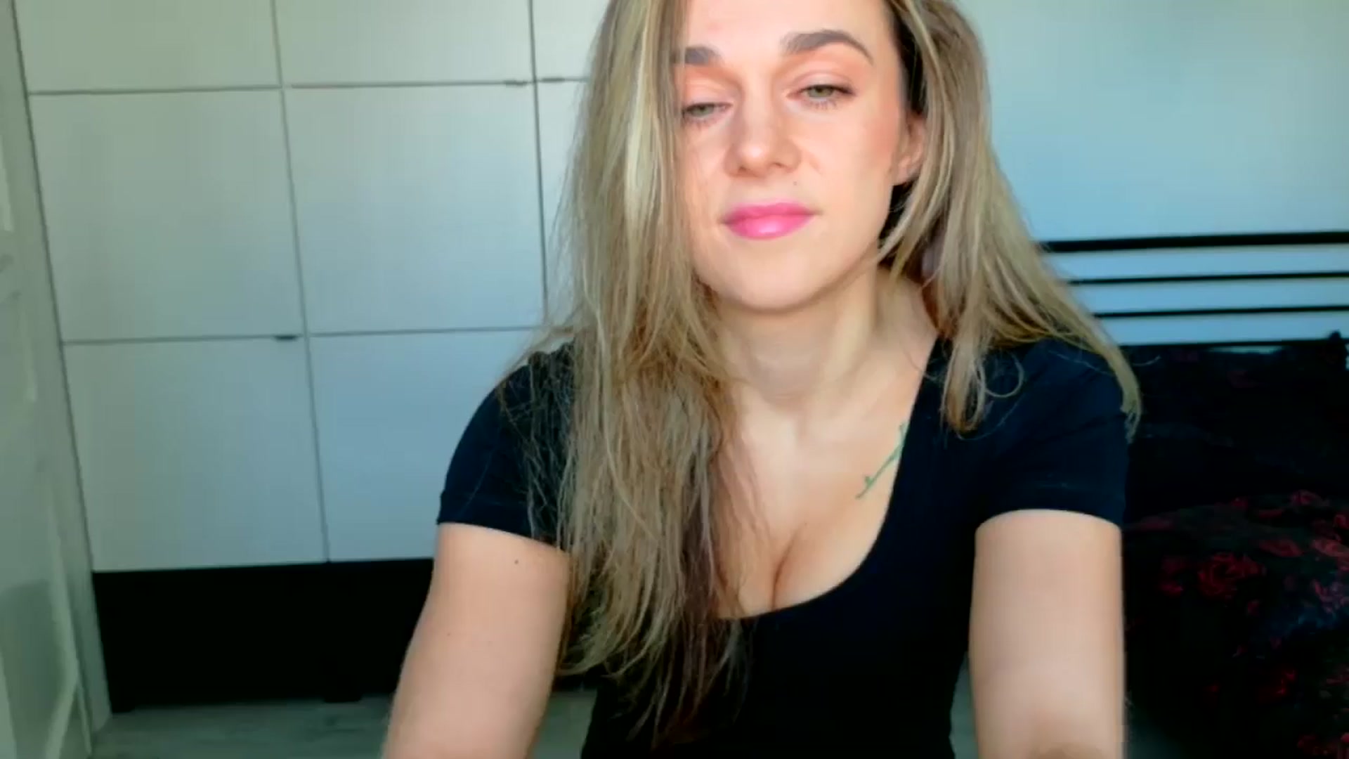 Gallery image thumbnail from Mmminnie's myfreecams stream on, 04/01/2026, 15:27 image 6 of 20