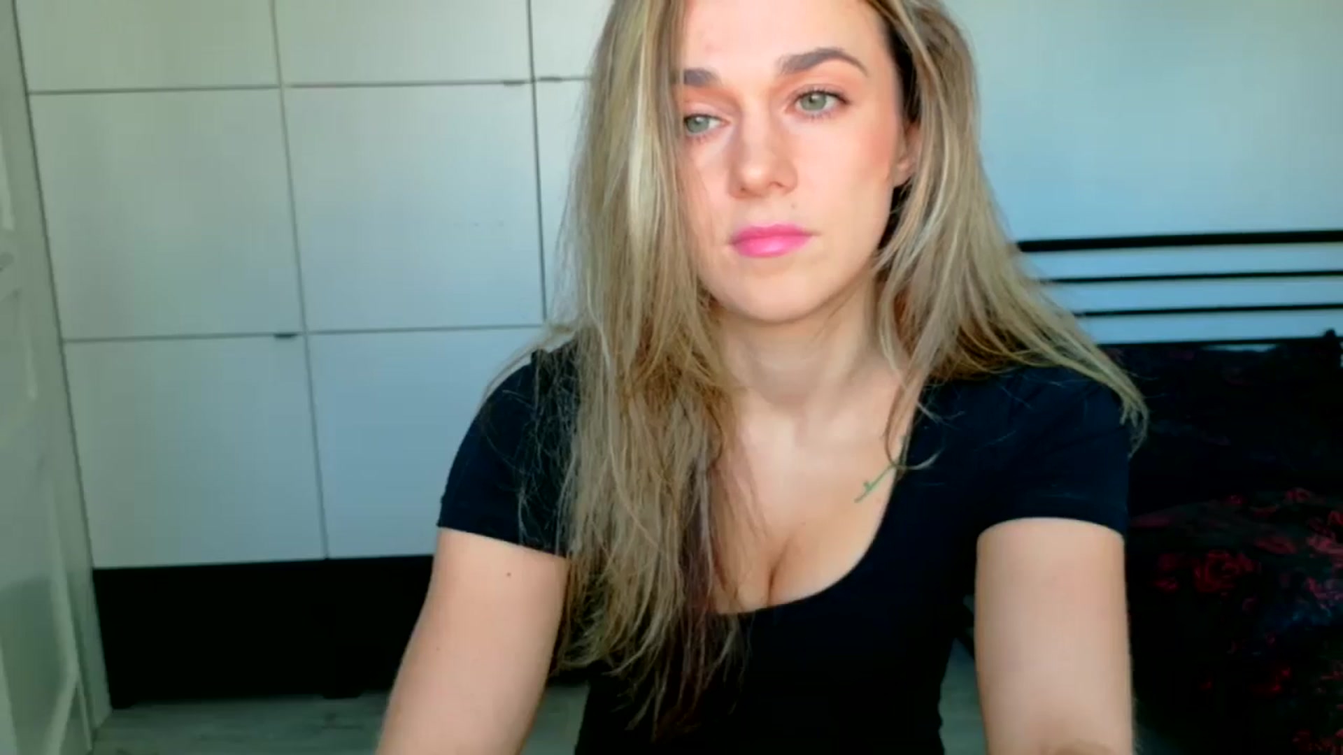 Gallery image thumbnail from Mmminnie's myfreecams stream on, 04/01/2026, 15:27 image 9 of 20