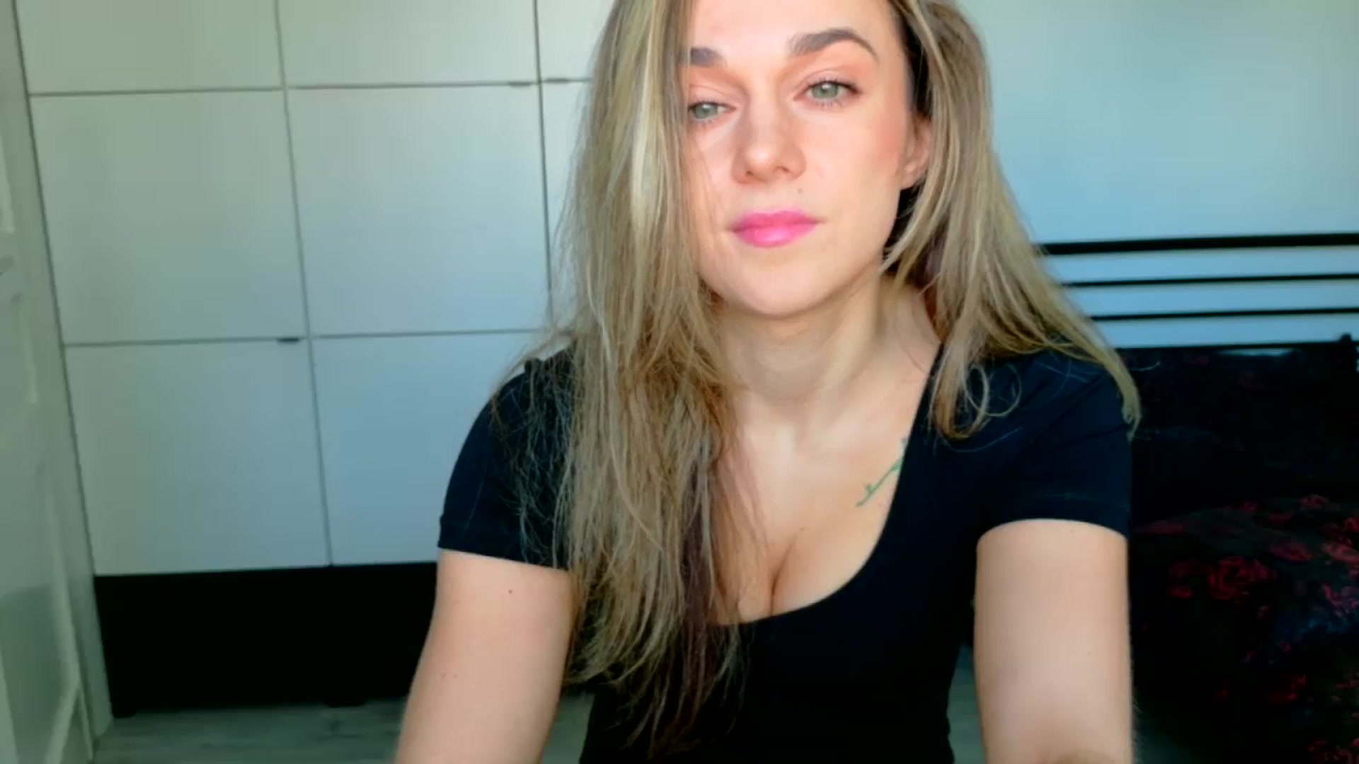 Gallery image thumbnail from Mmminnie's myfreecams stream on, 04/01/2026, 15:27 image 7 of 20