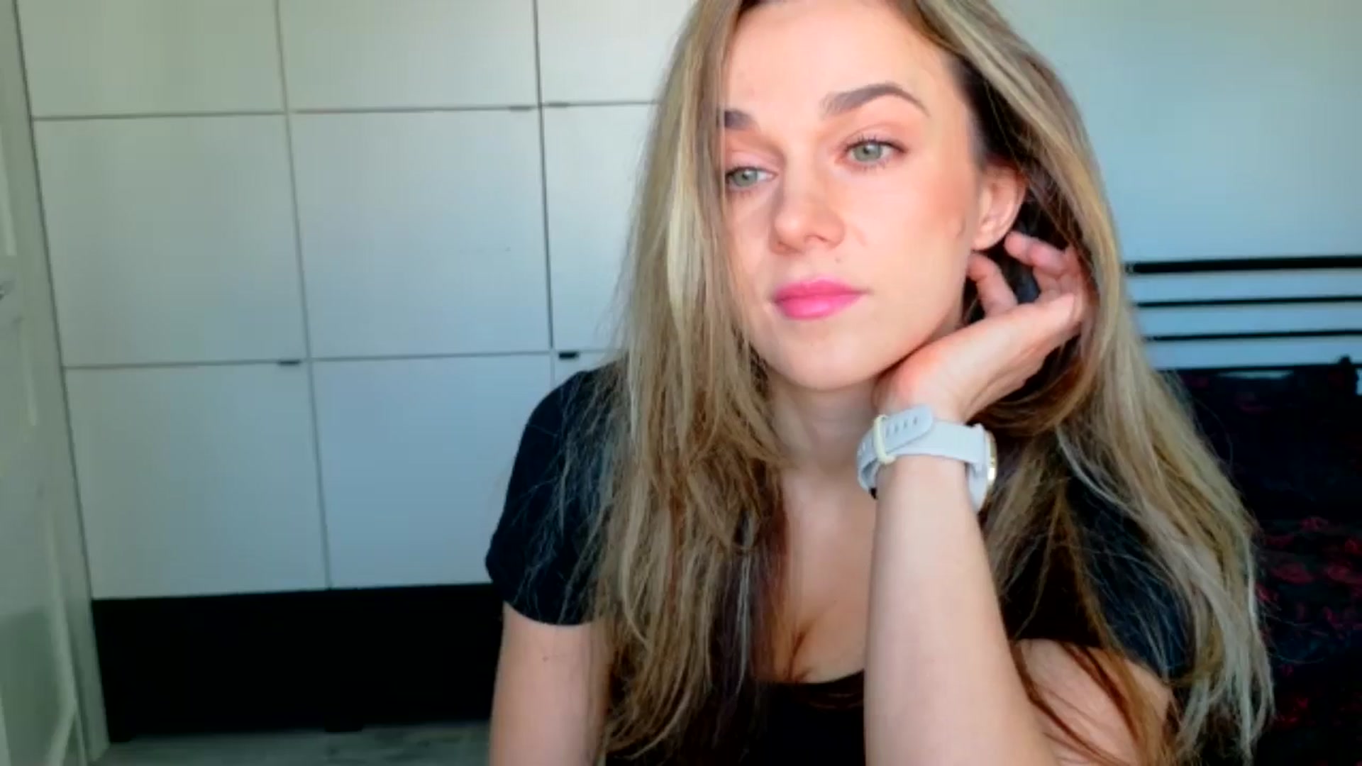 Gallery image thumbnail from Mmminnie's myfreecams stream on, 04/01/2026, 15:27 image 15 of 20
