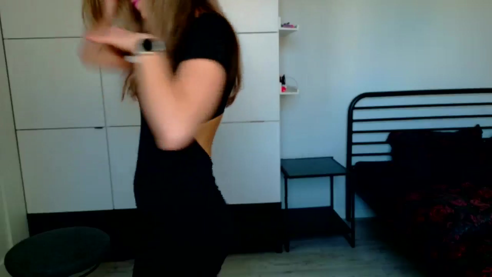 Gallery image thumbnail from Mmminnie's myfreecams stream on, 04/01/2026, 16:05 image 13 of 20