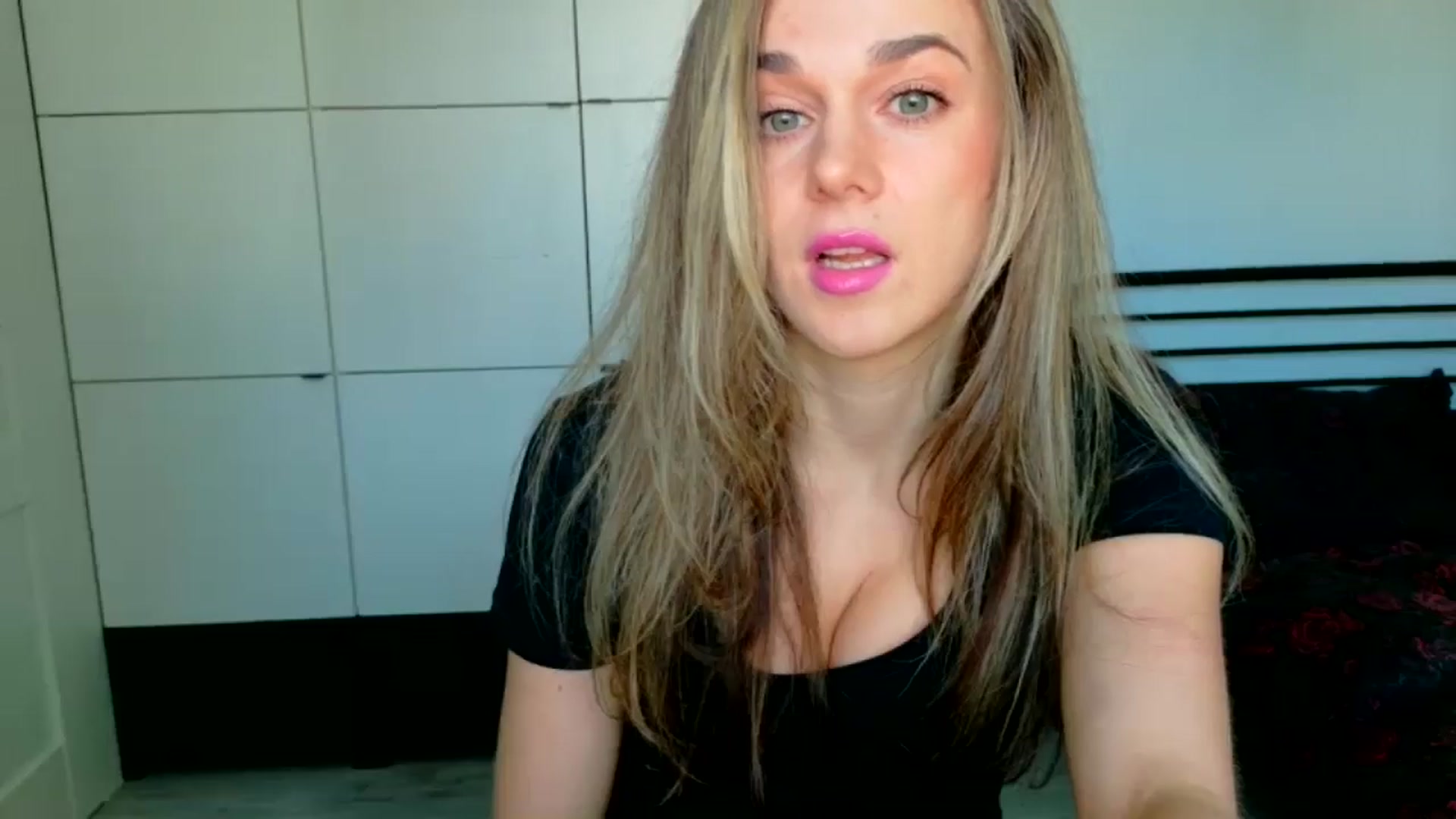 Gallery image thumbnail from Mmminnie's myfreecams stream on, 04/01/2026, 16:05 image 2 of 20