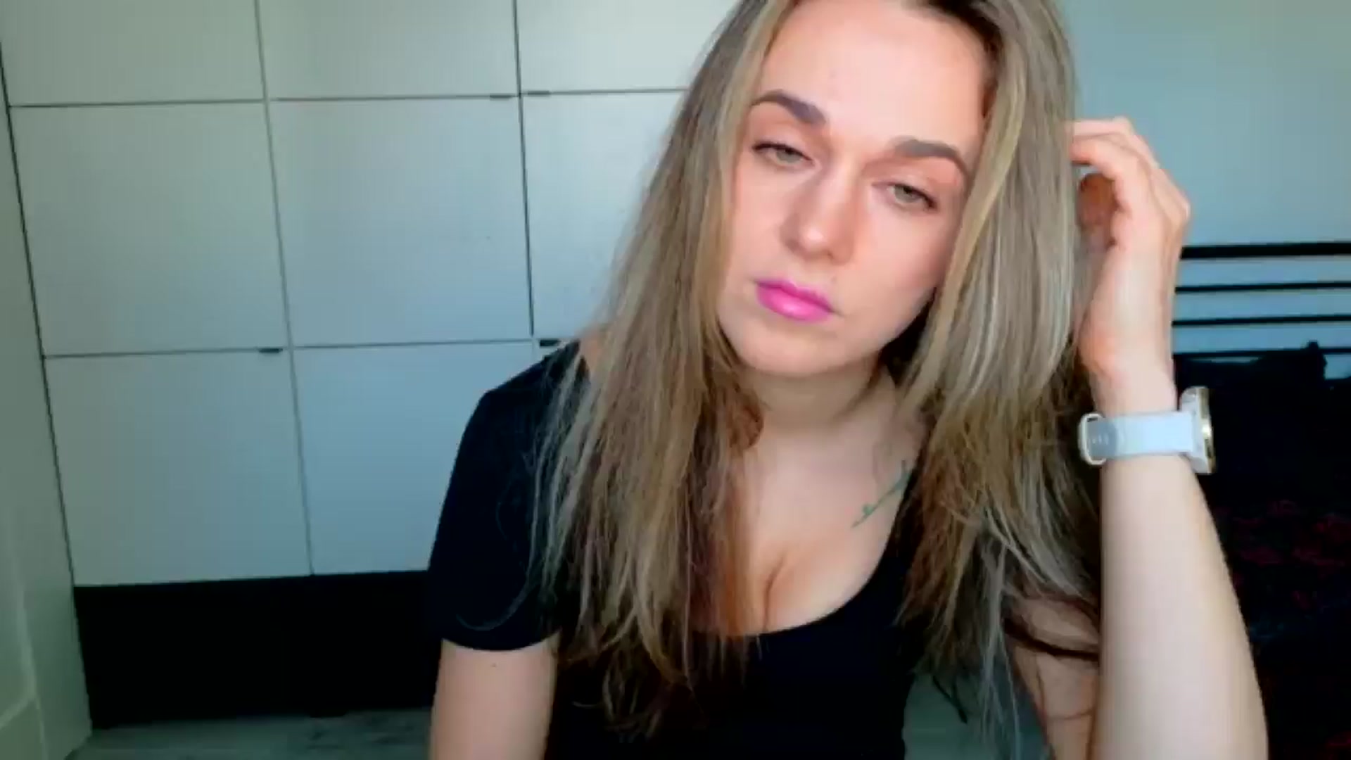 Gallery image thumbnail from Mmminnie's myfreecams stream on, 04/01/2026, 16:05 image 6 of 20