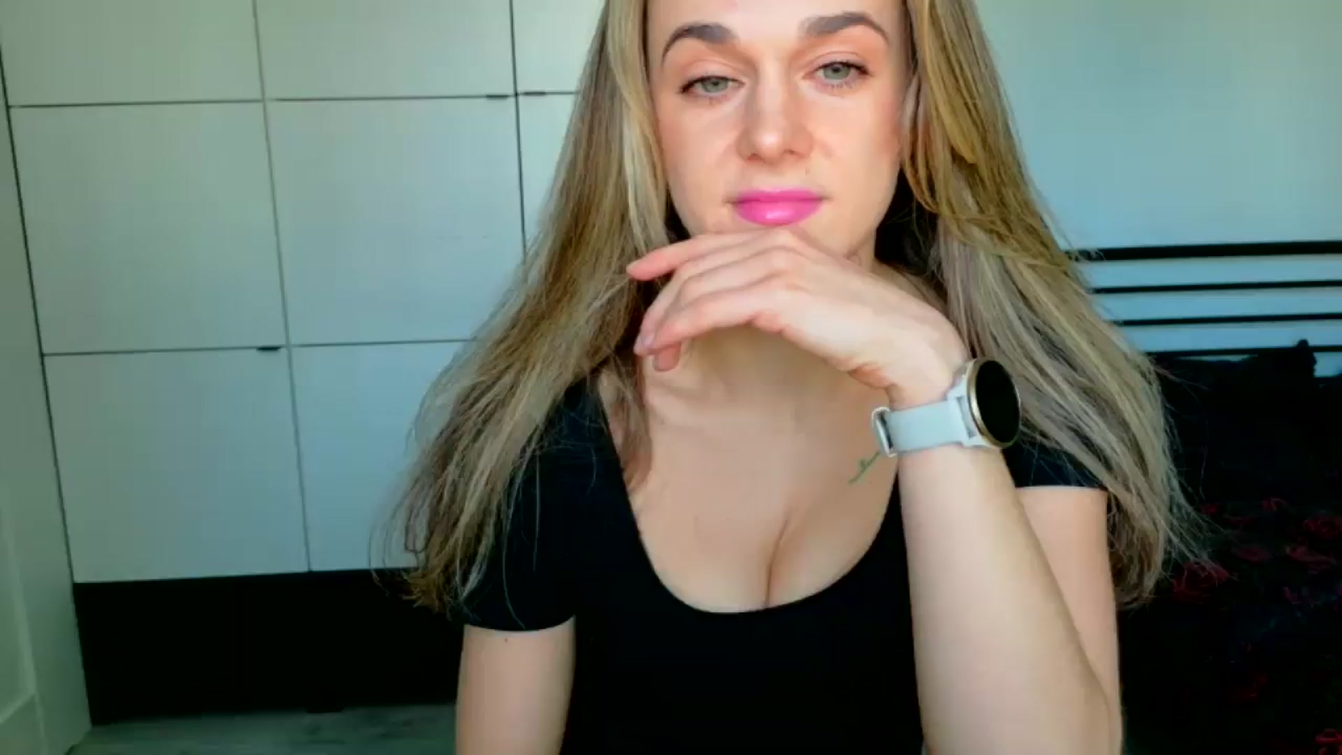 Gallery image thumbnail from Mmminnie's myfreecams stream on, 04/01/2026, 16:05 image 3 of 20