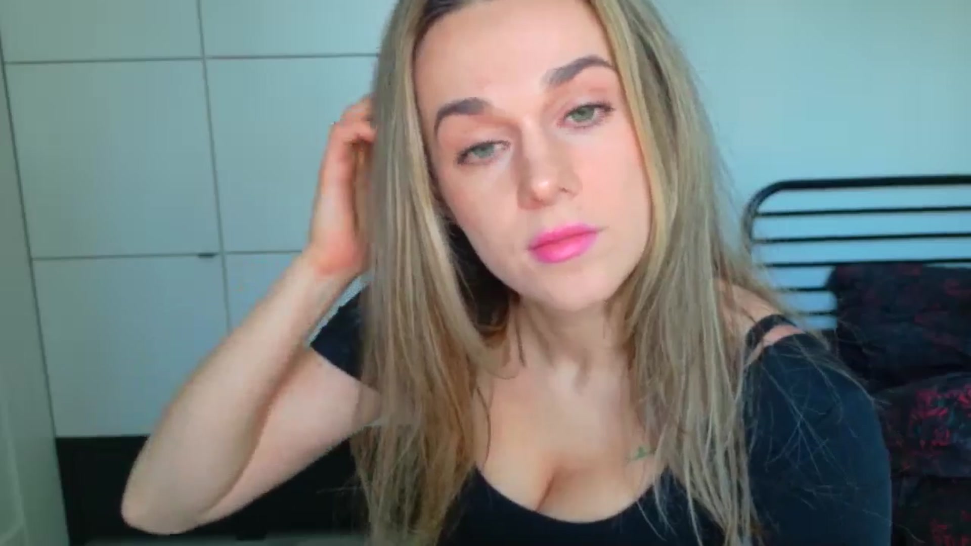 Gallery image thumbnail from Mmminnie's myfreecams stream on, 04/01/2026, 16:43 image 2 of 20