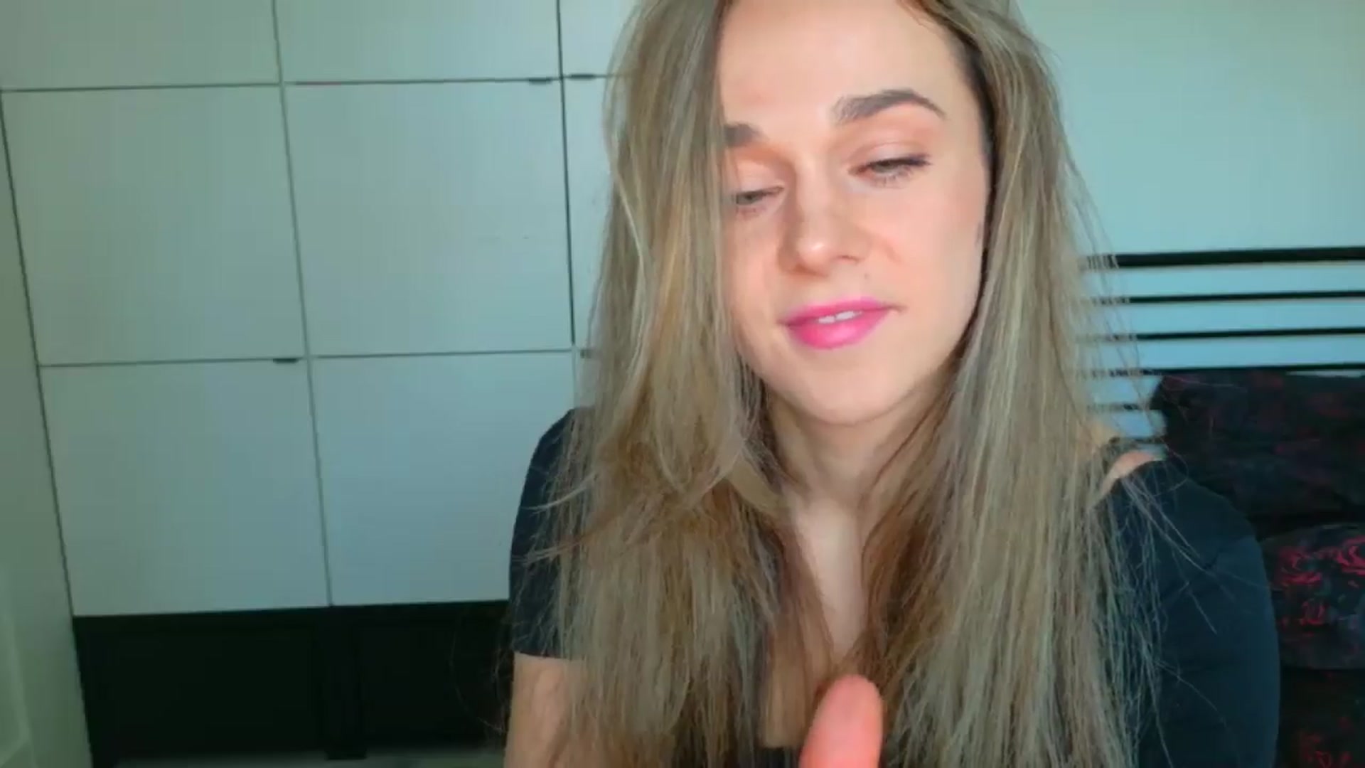 Gallery image thumbnail from Mmminnie's myfreecams stream on, 04/01/2026, 16:43 image 7 of 20