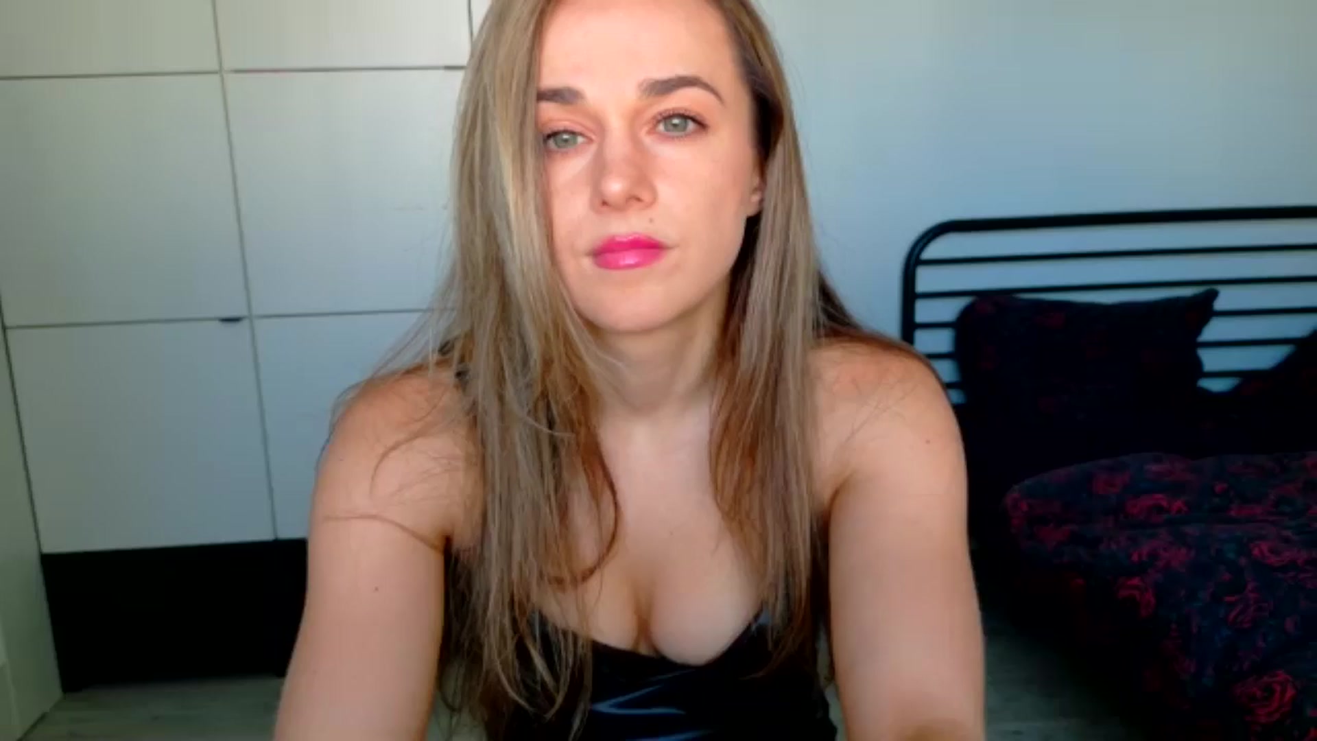 Gallery image thumbnail from Mmminnie's myfreecams stream on, 04/02/2026, 13:28 image 10 of 20