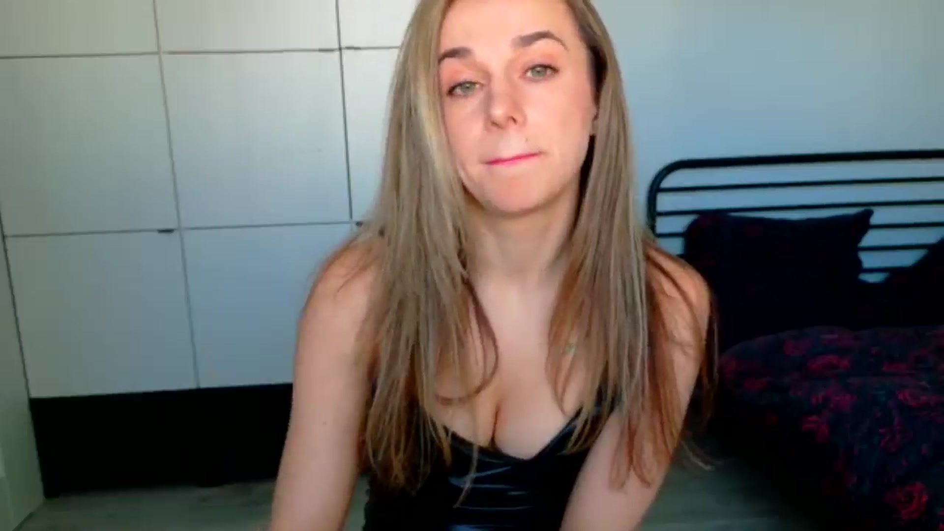 Gallery image thumbnail from Mmminnie's myfreecams stream on, 04/02/2026, 13:28 image 13 of 20