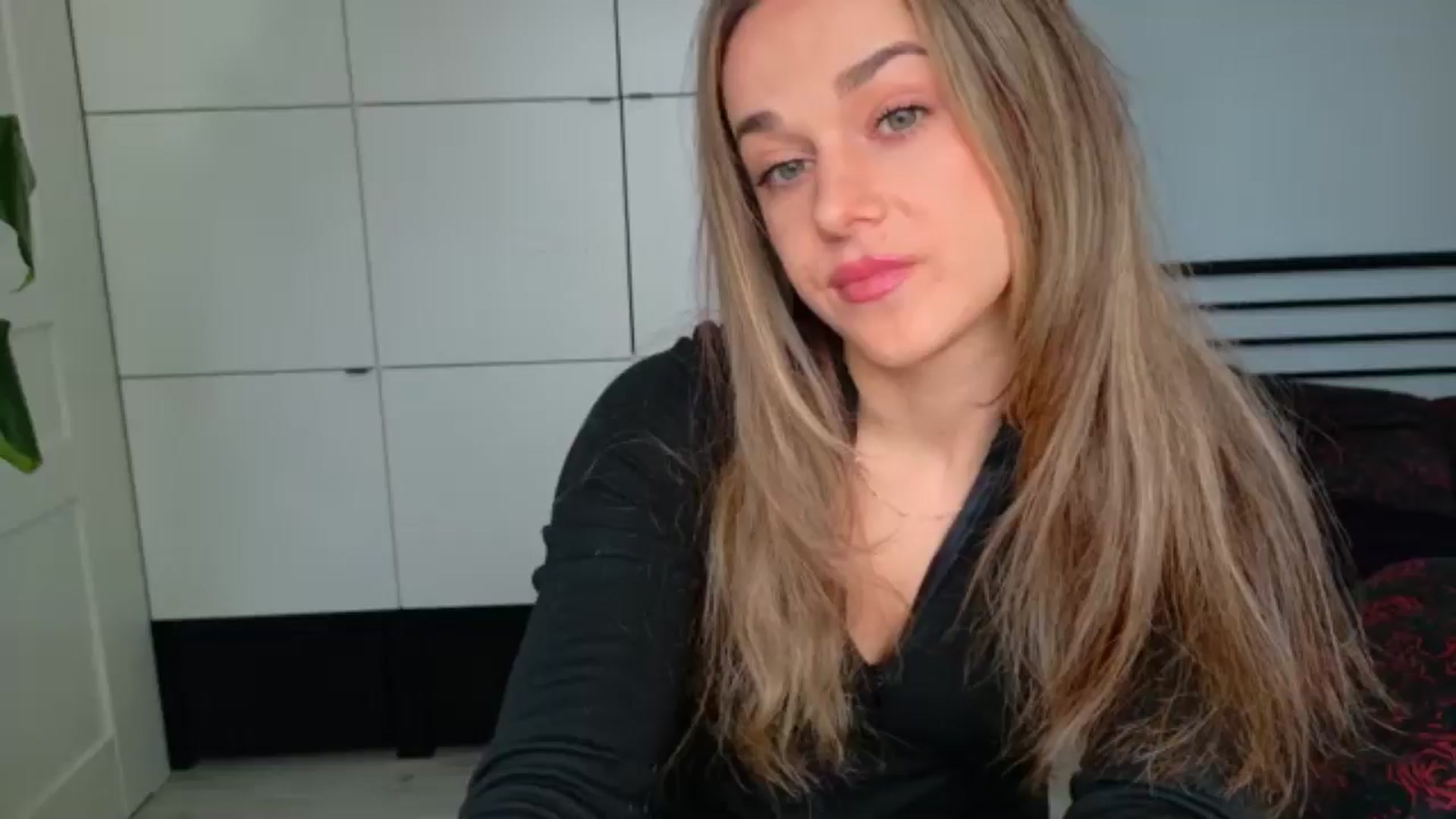 Gallery image thumbnail from Mmminnie's myfreecams stream on, 04/07/2026, 14:11 image 6 of 20