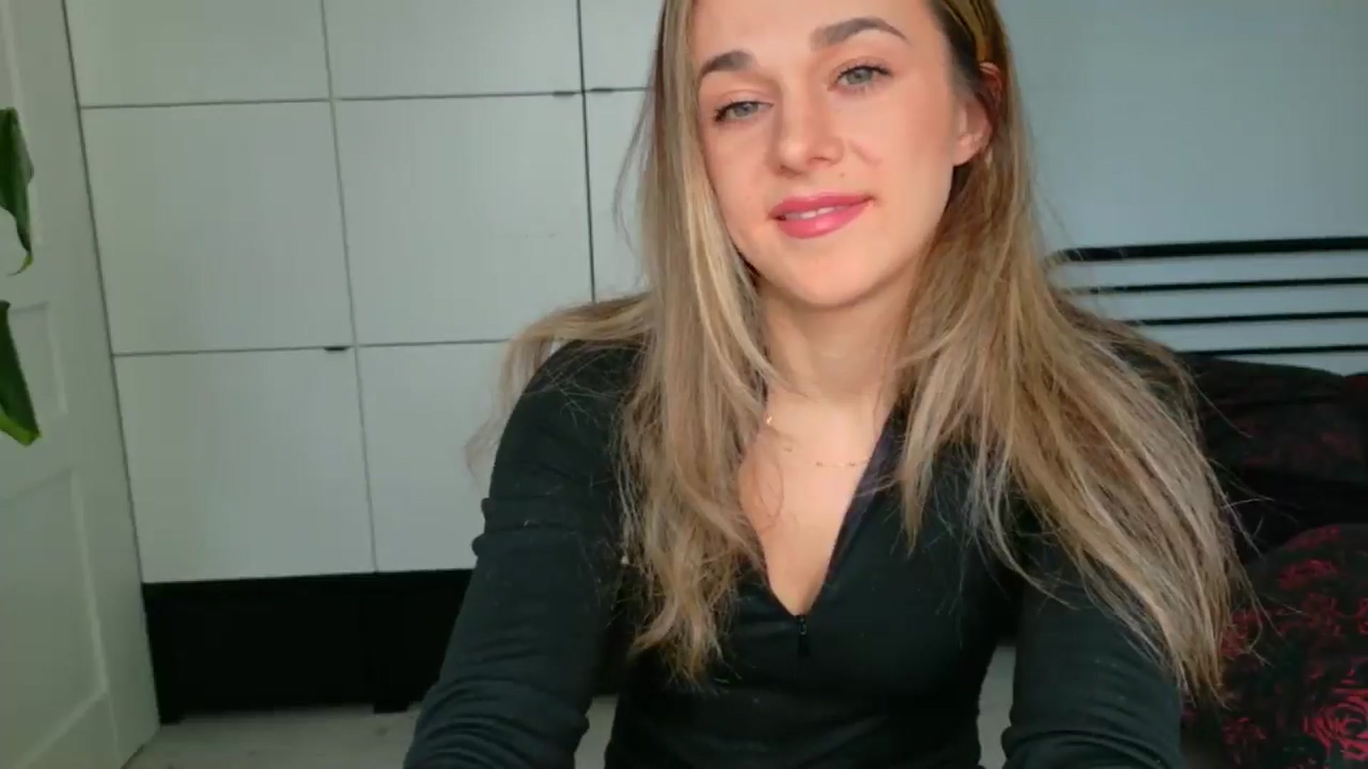 Gallery image thumbnail from Mmminnie's myfreecams stream on, 04/07/2026, 14:11 image 5 of 20