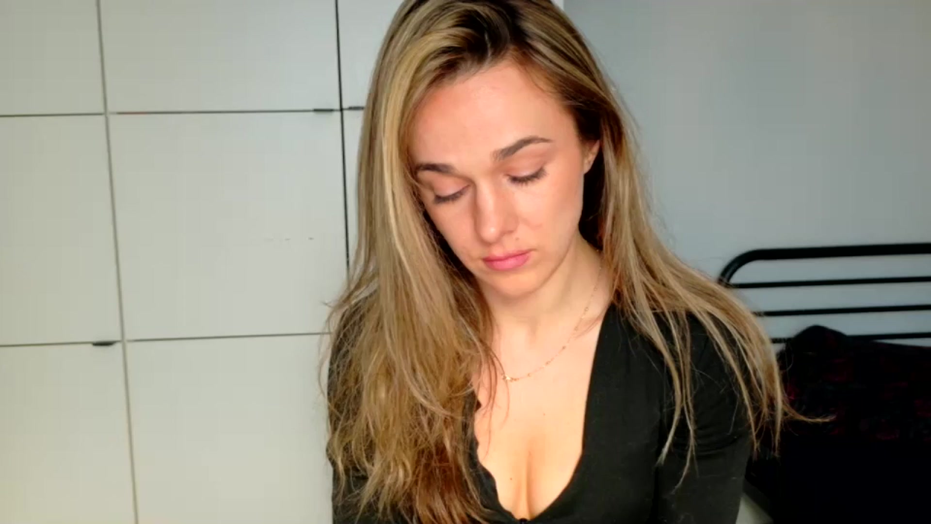 Gallery image thumbnail from Mmminnie's myfreecams stream on, 04/07/2026, 17:19 image 9 of 20