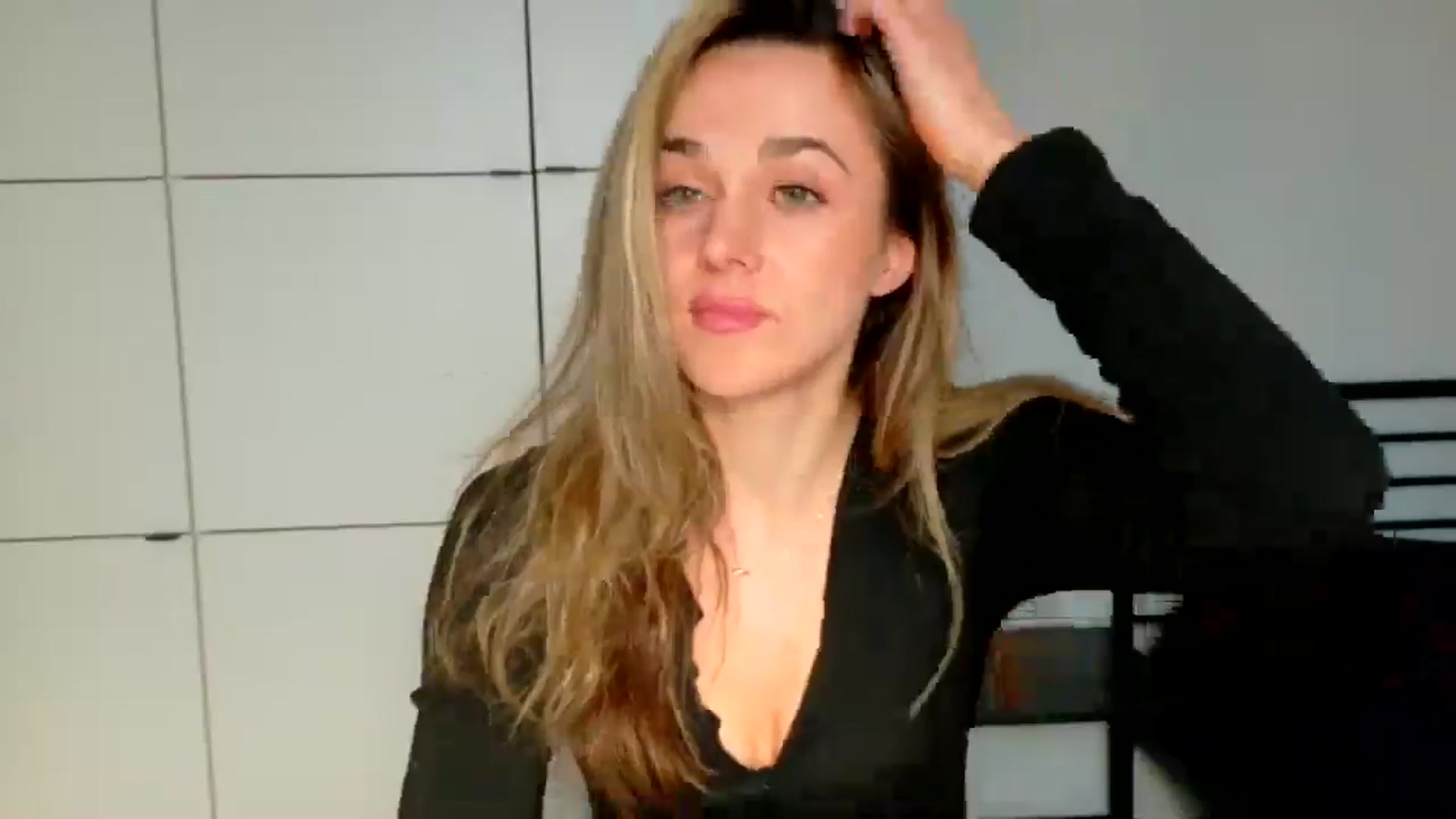 Gallery image thumbnail from Mmminnie's myfreecams stream on, 04/07/2026, 17:19 image 11 of 20