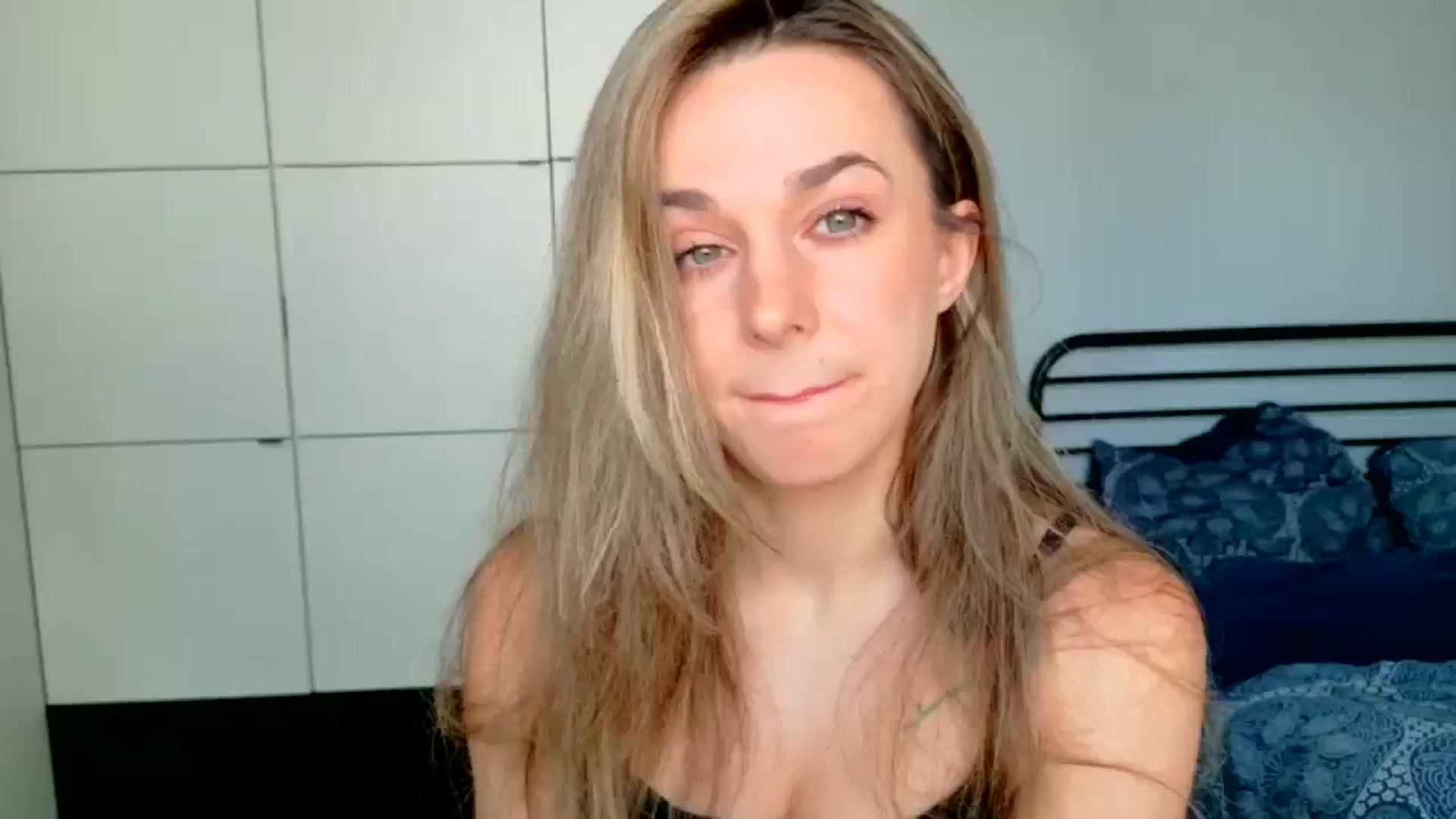 Gallery image thumbnail from Mmminnie's myfreecams stream on, 04/15/2026, 10:57 image 4 of 20