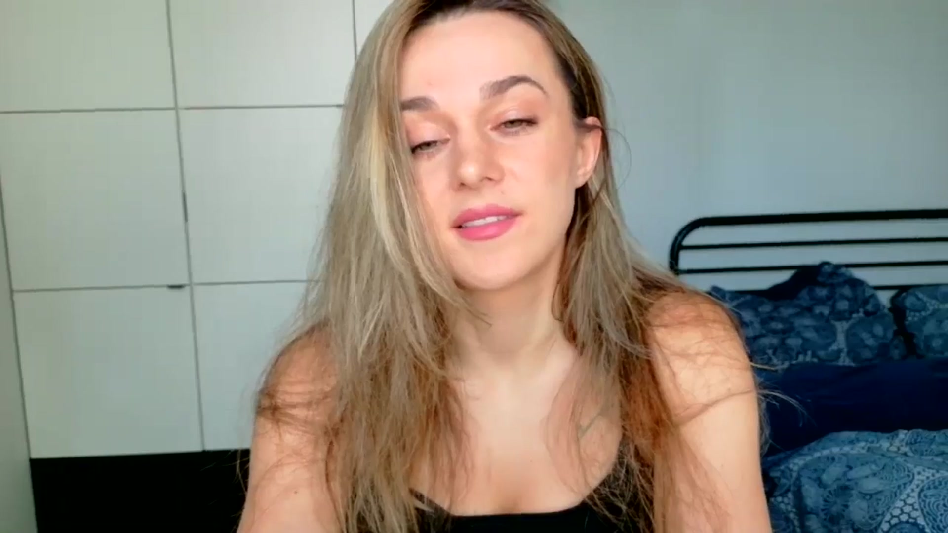 Gallery image thumbnail from Mmminnie's myfreecams stream on, 04/15/2026, 10:57 image 2 of 20